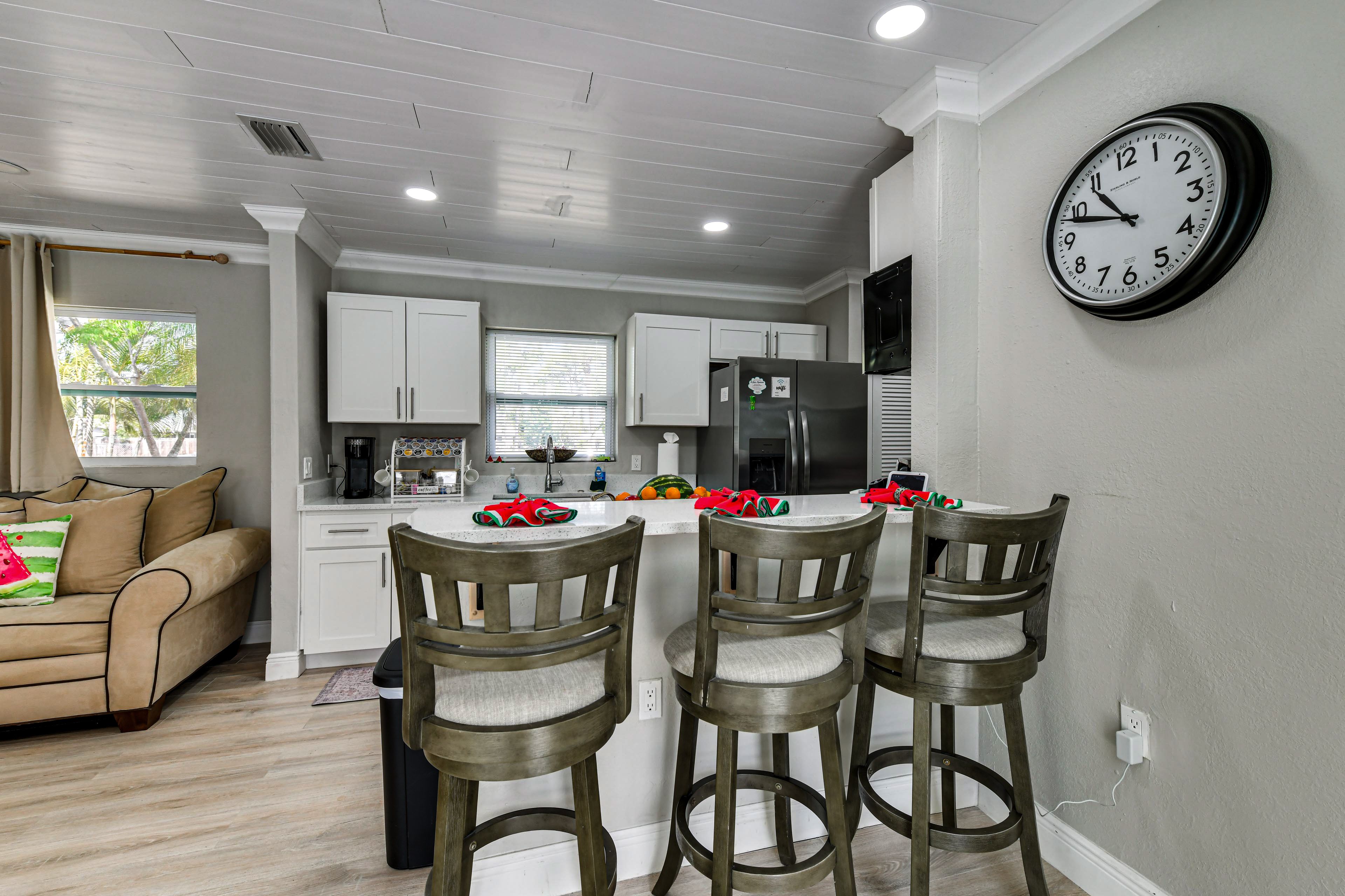 Dining Area | Dishware & Flatware | Central A/C & Heat