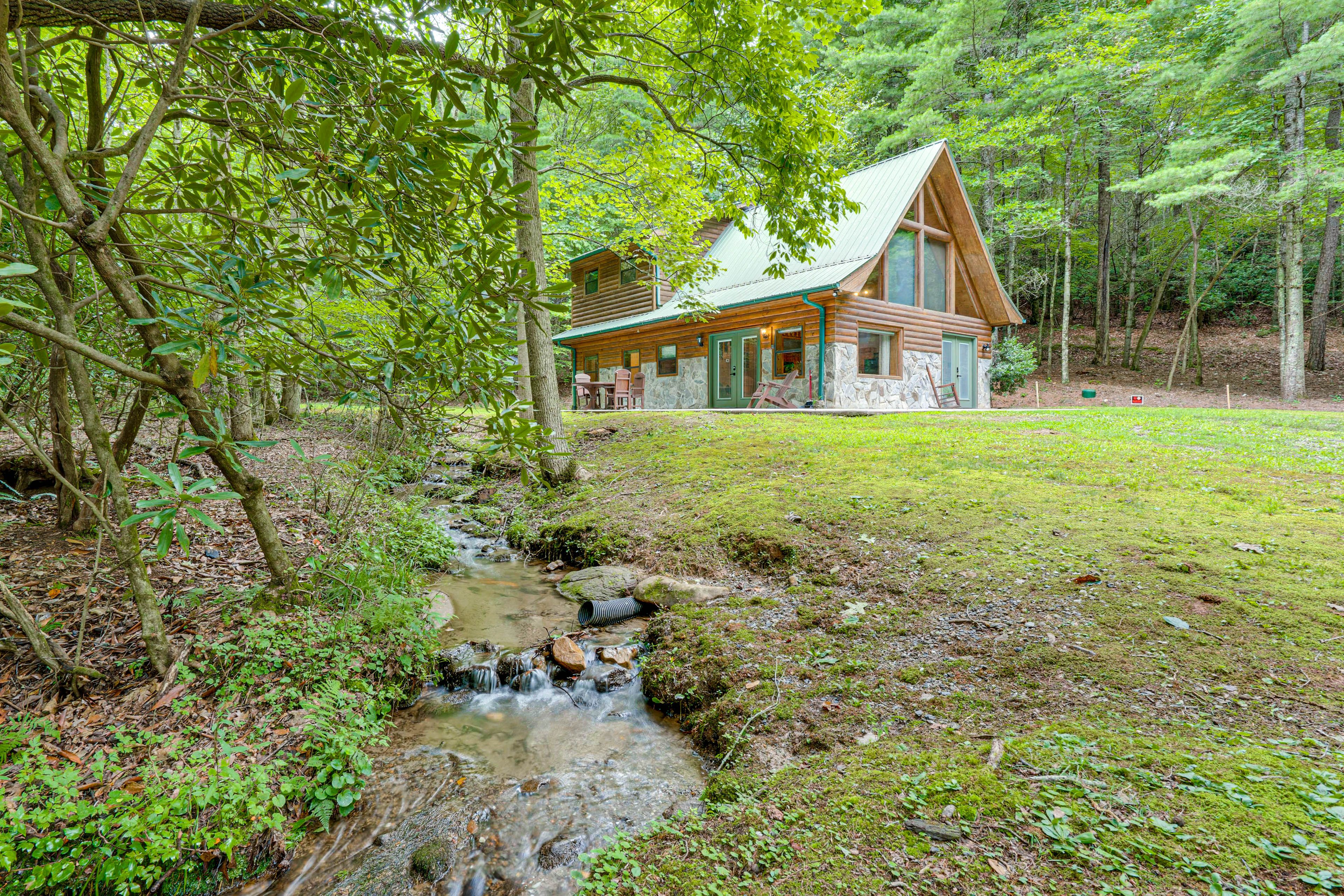 Murphy Vacation Rental | 2BR | 1BA | Step-Free Access | 900 Sq Ft