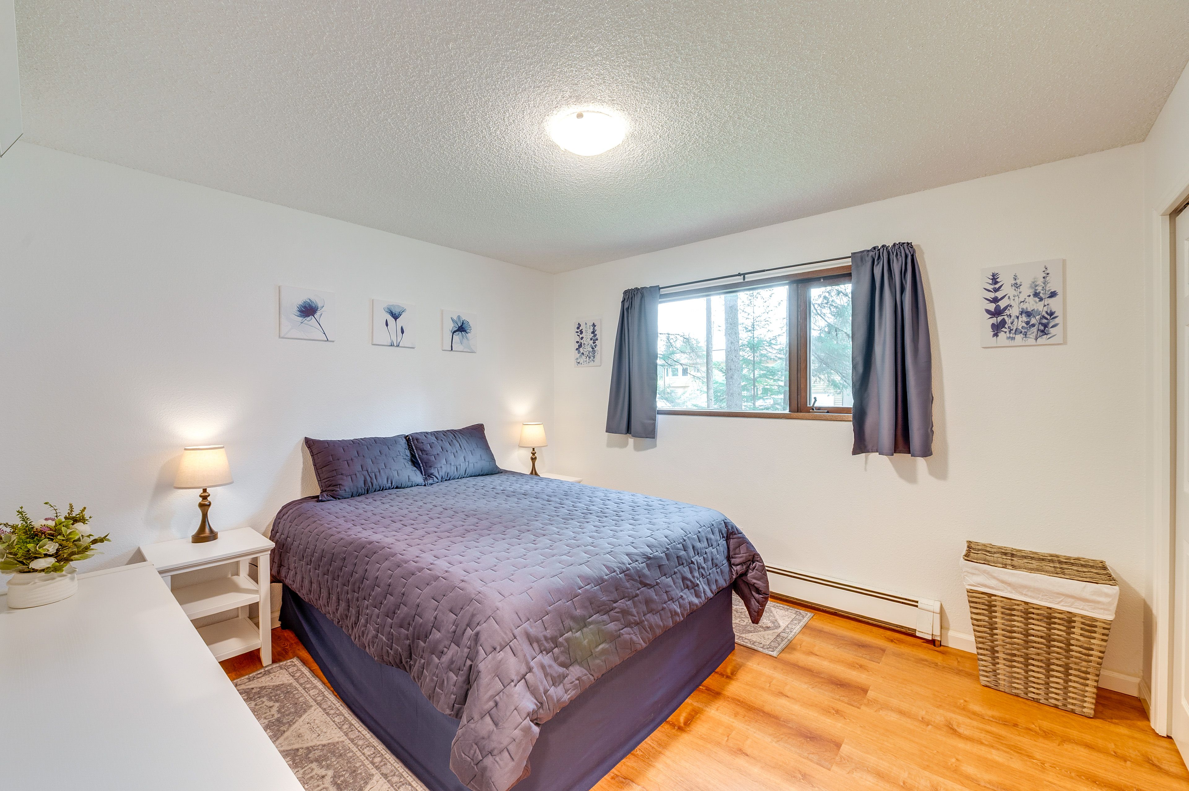 Bedroom 2 | Queen Bed | Linens Provided