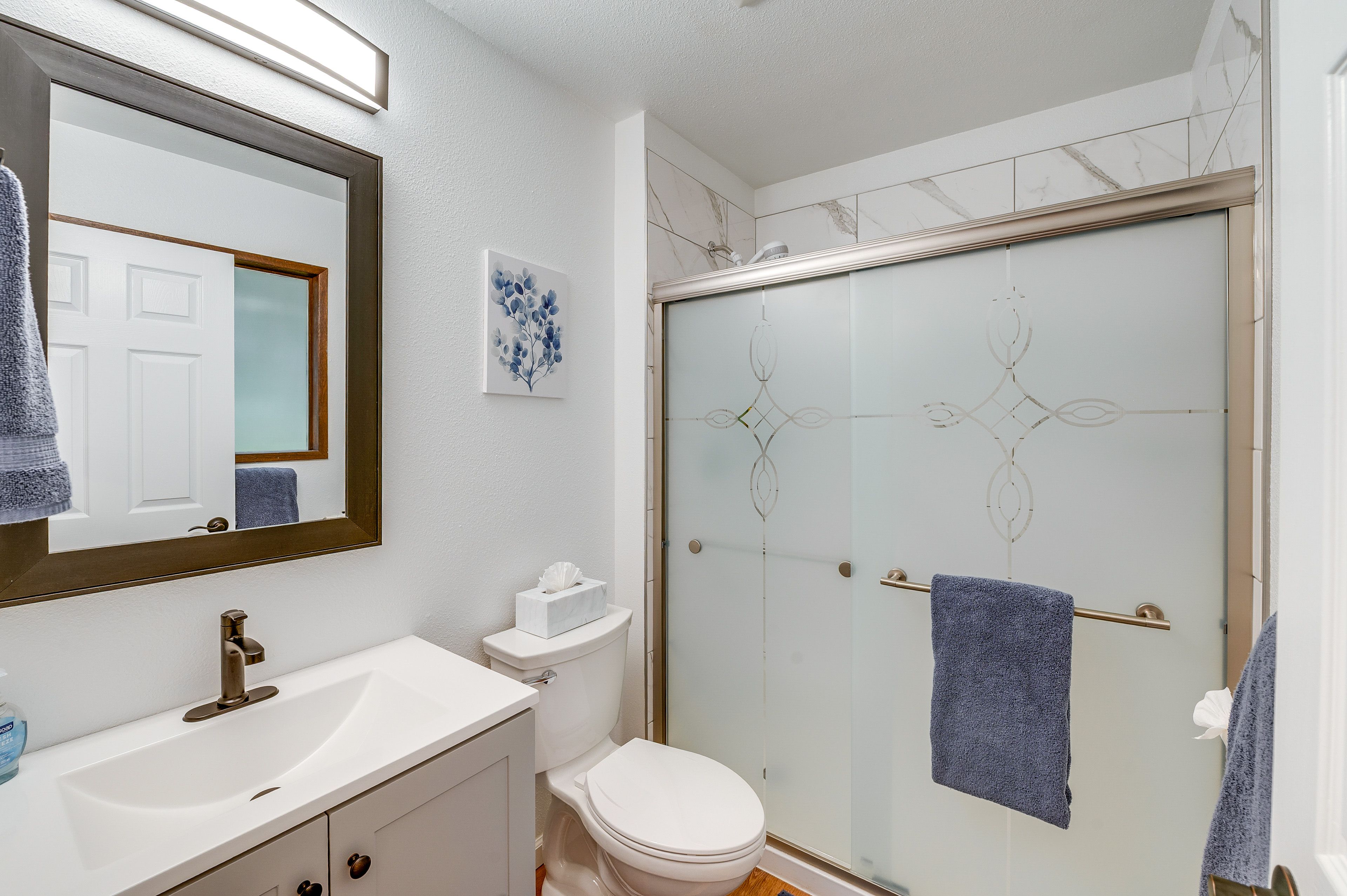 Full Bathroom | Towels Provided