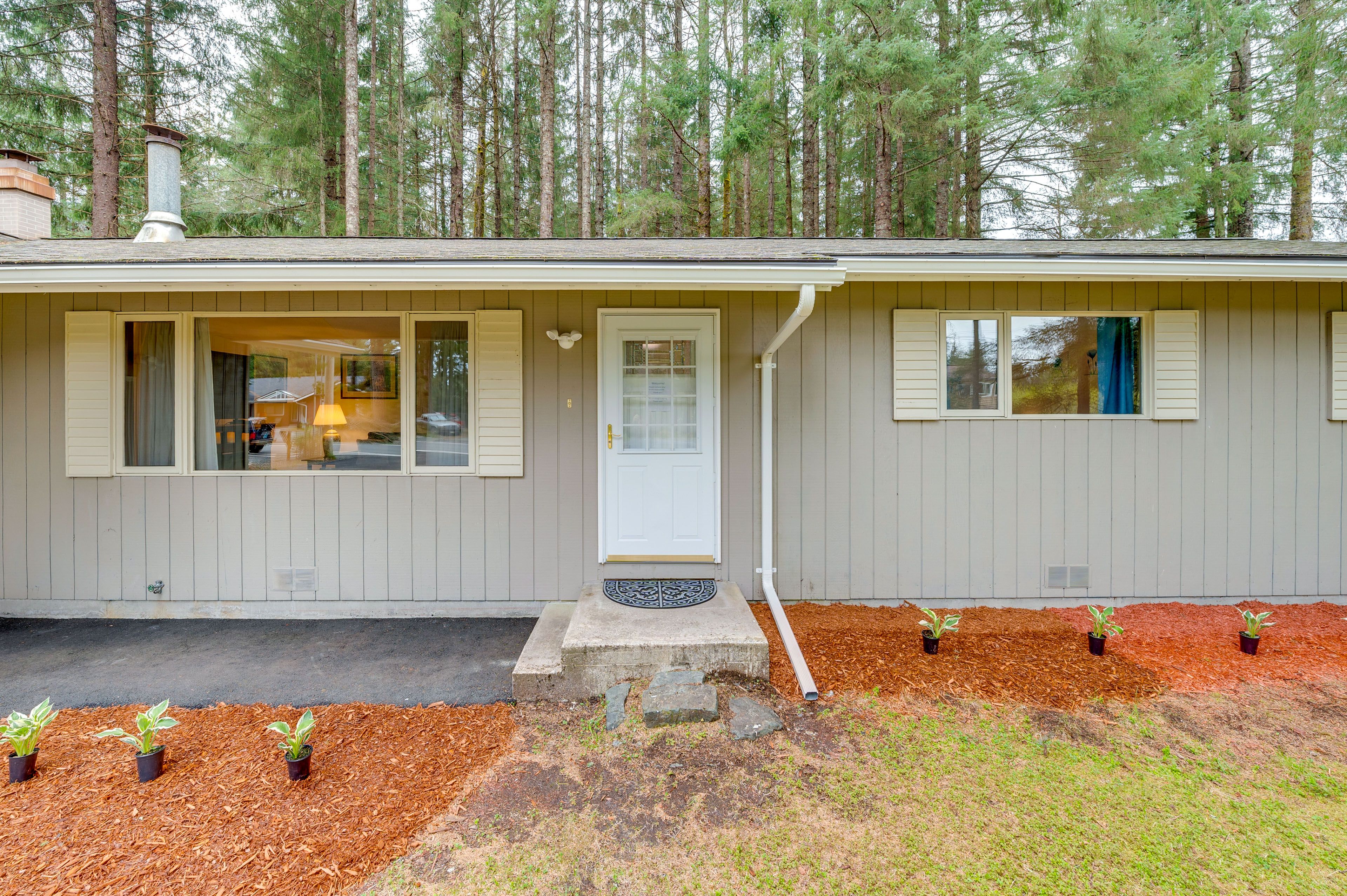 Home Exterior | Parking | Driveway (4 Vehicles)