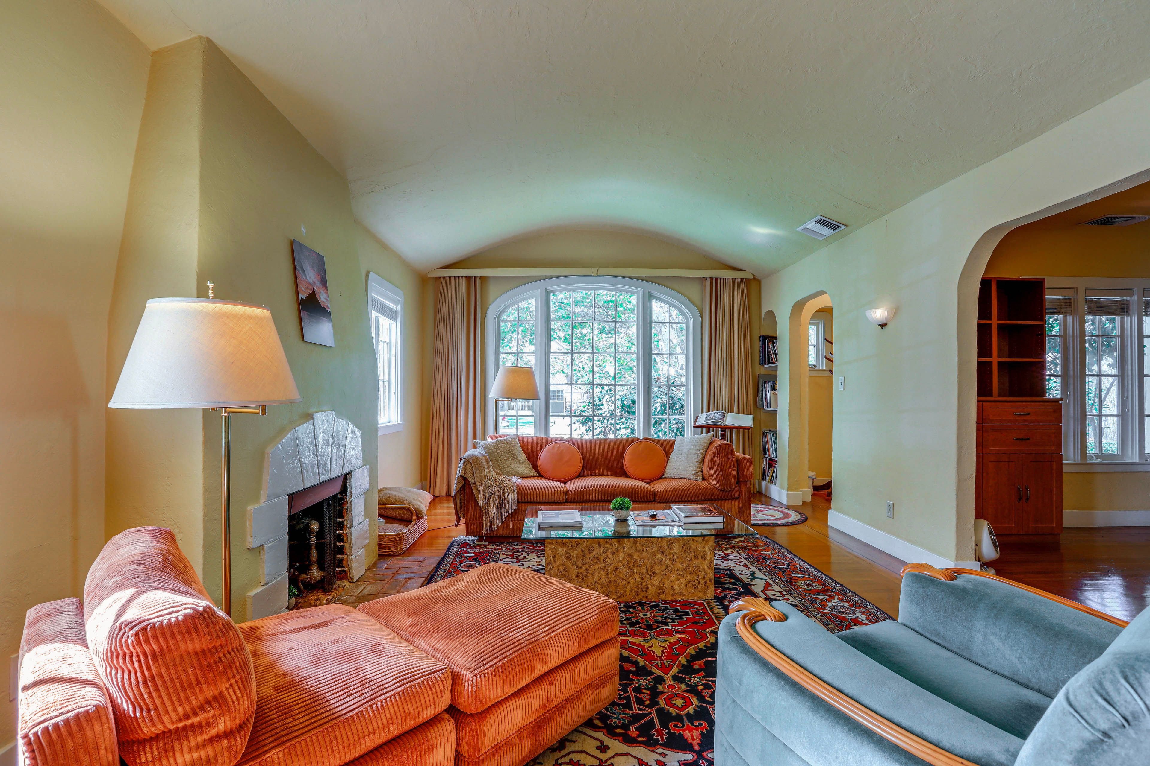 Living Area | Smart TV | Books