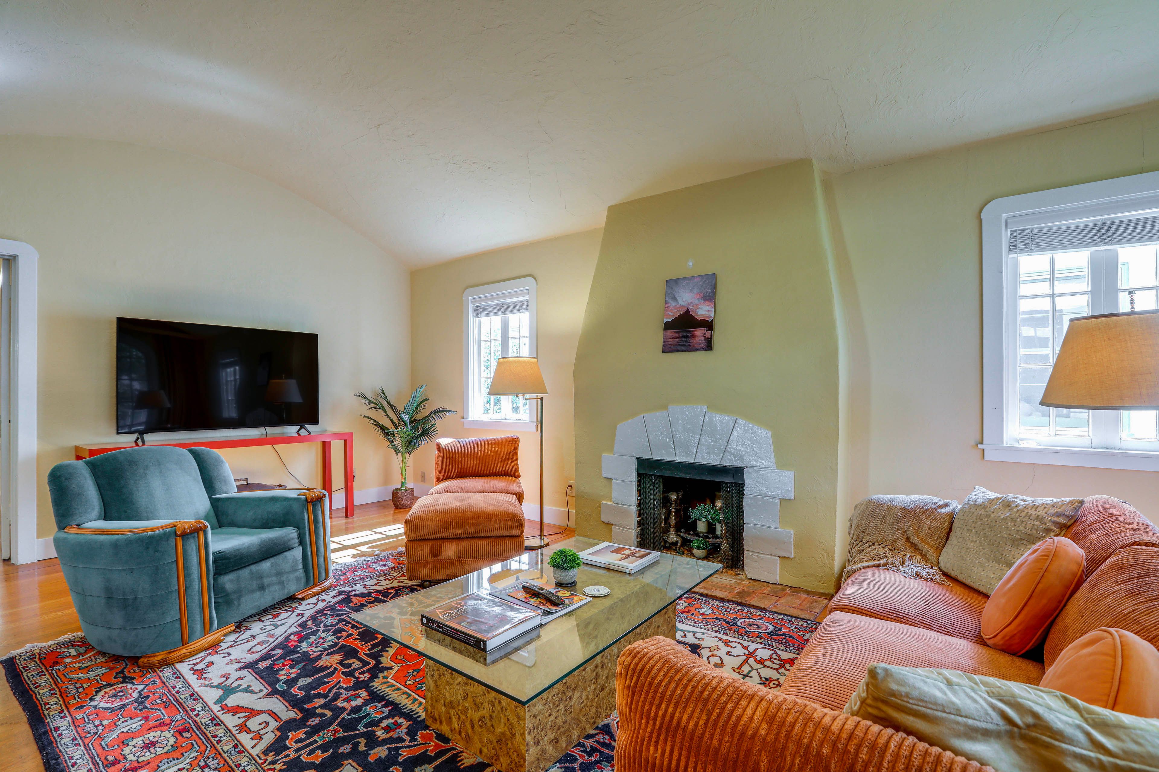 Sacramento Vacation Rental | 2BR | 2BA | Steps to Enter | 1,680 Sq Ft