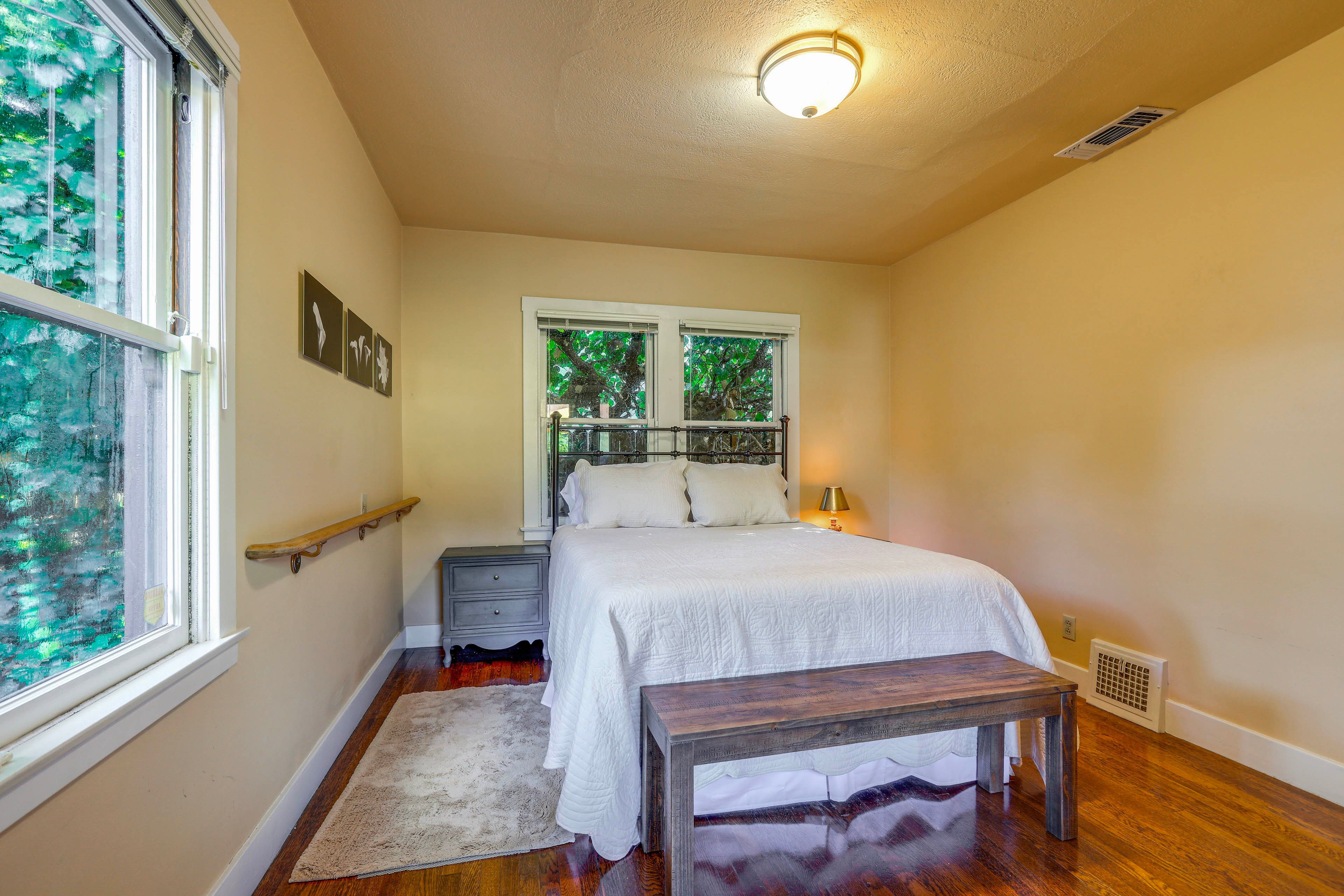 Bedroom 2 | Queen Bed