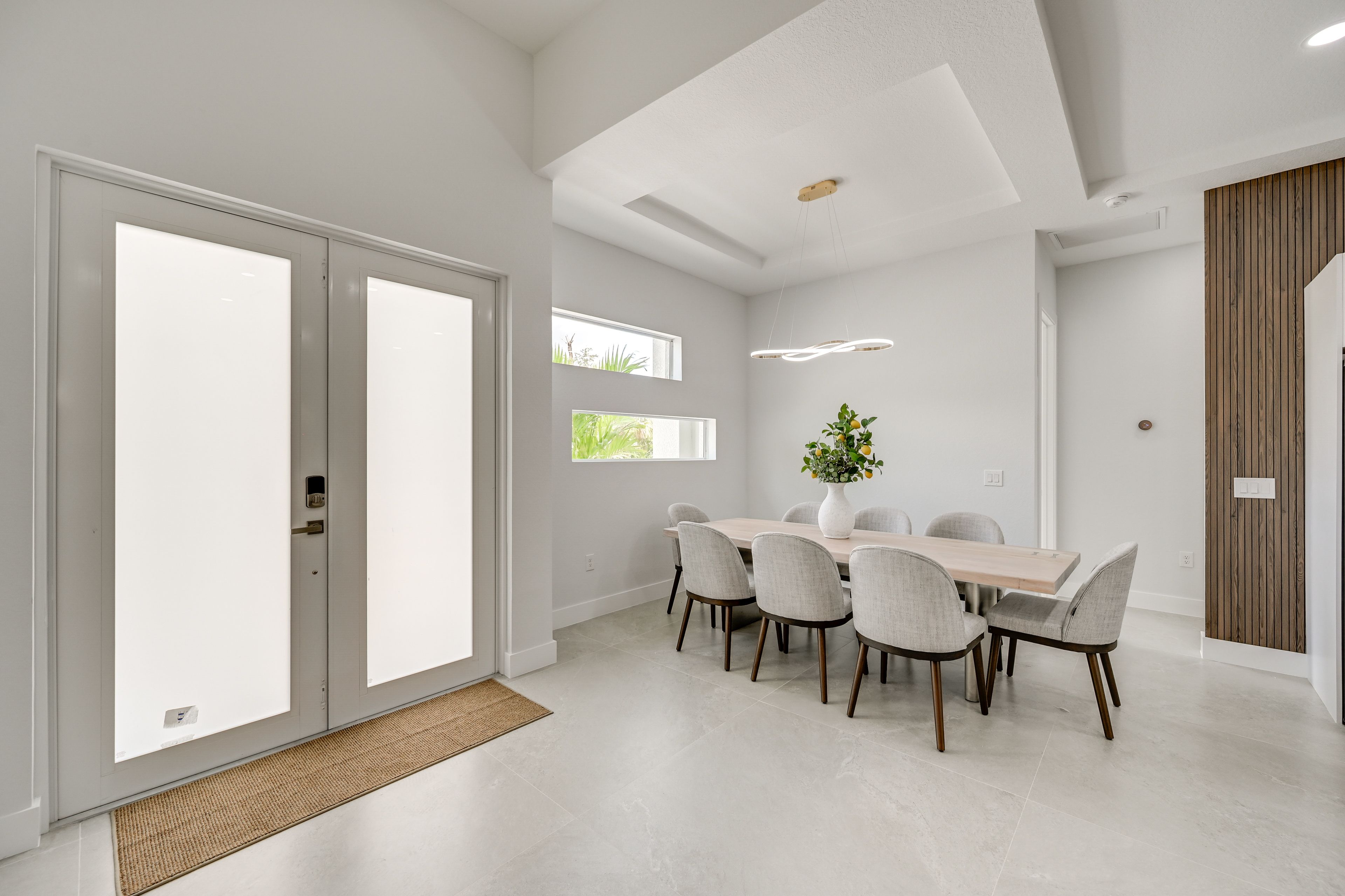 Dining Area | Dishware & Flatware | Central A/C & Heat