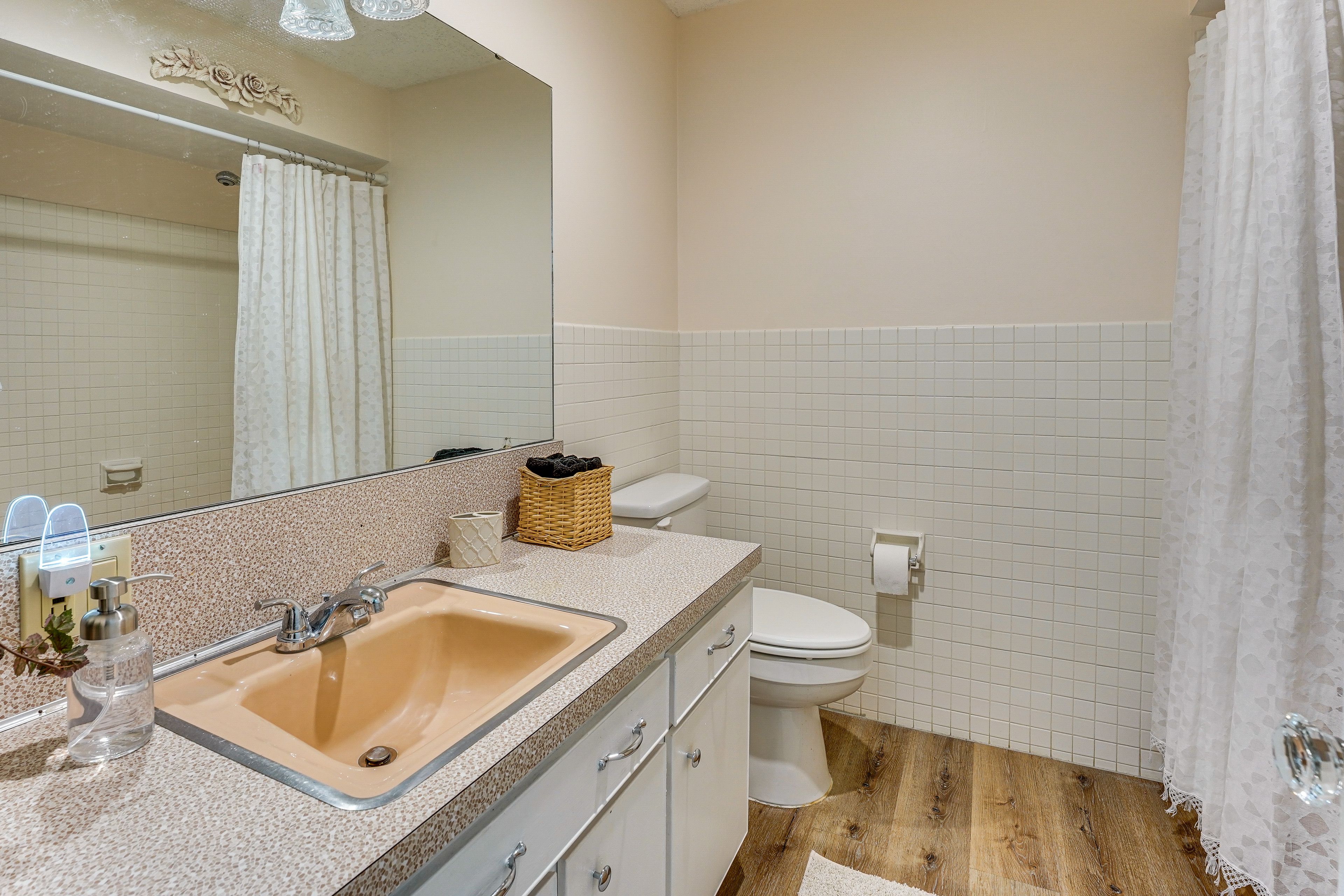 Full Bathroom
