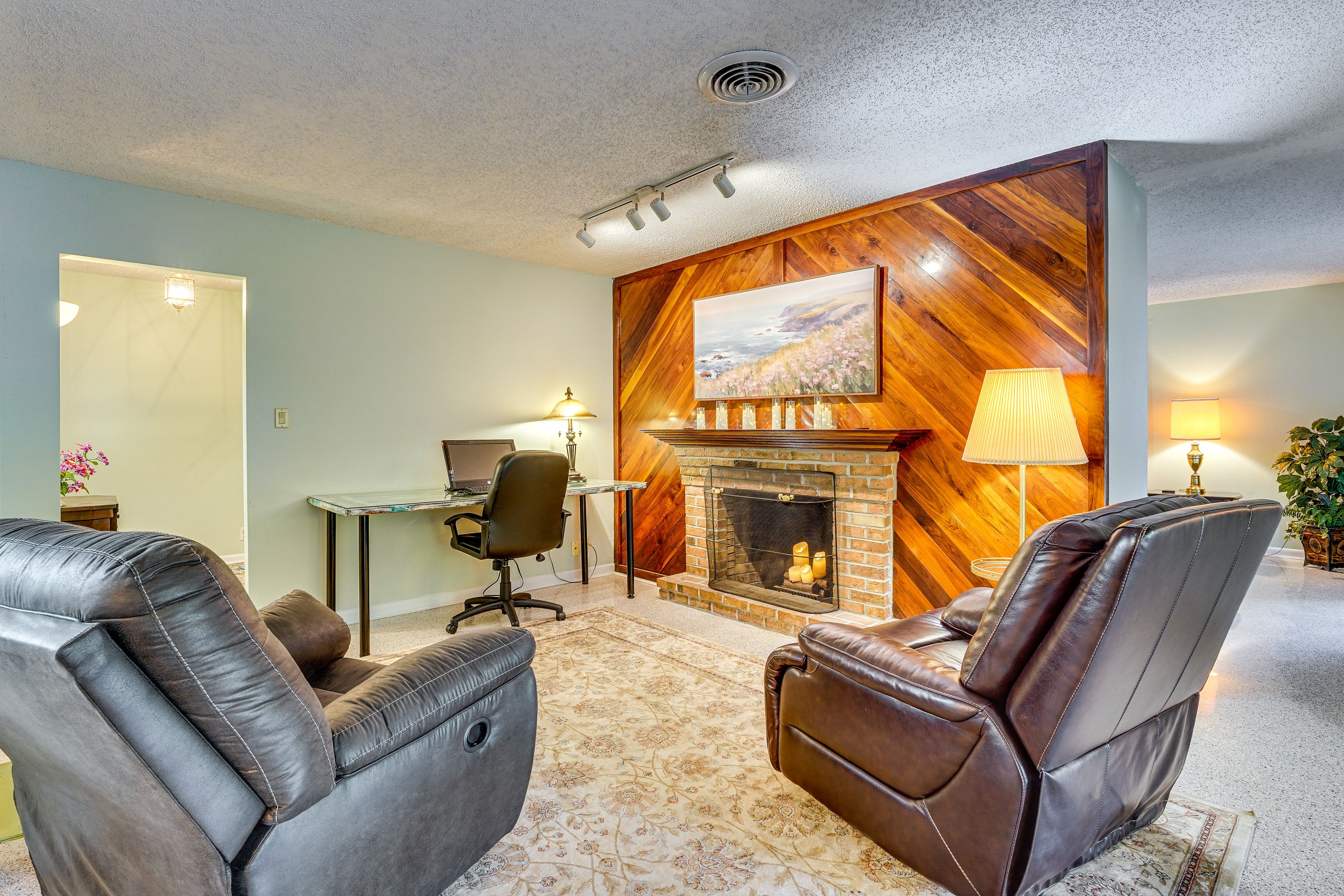 Additional Living Area | Laptop-Friendly Workspace