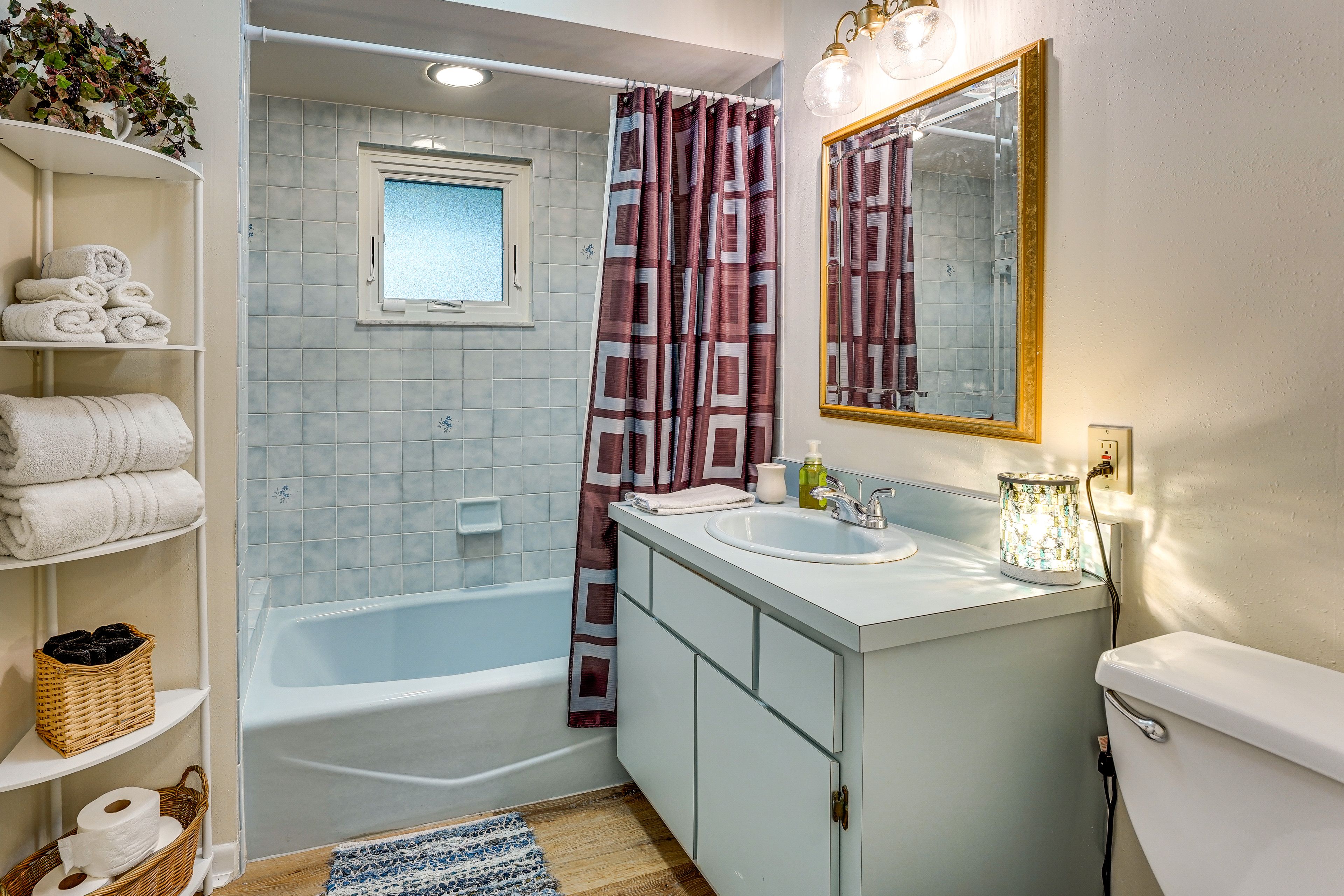 Full Bathroom