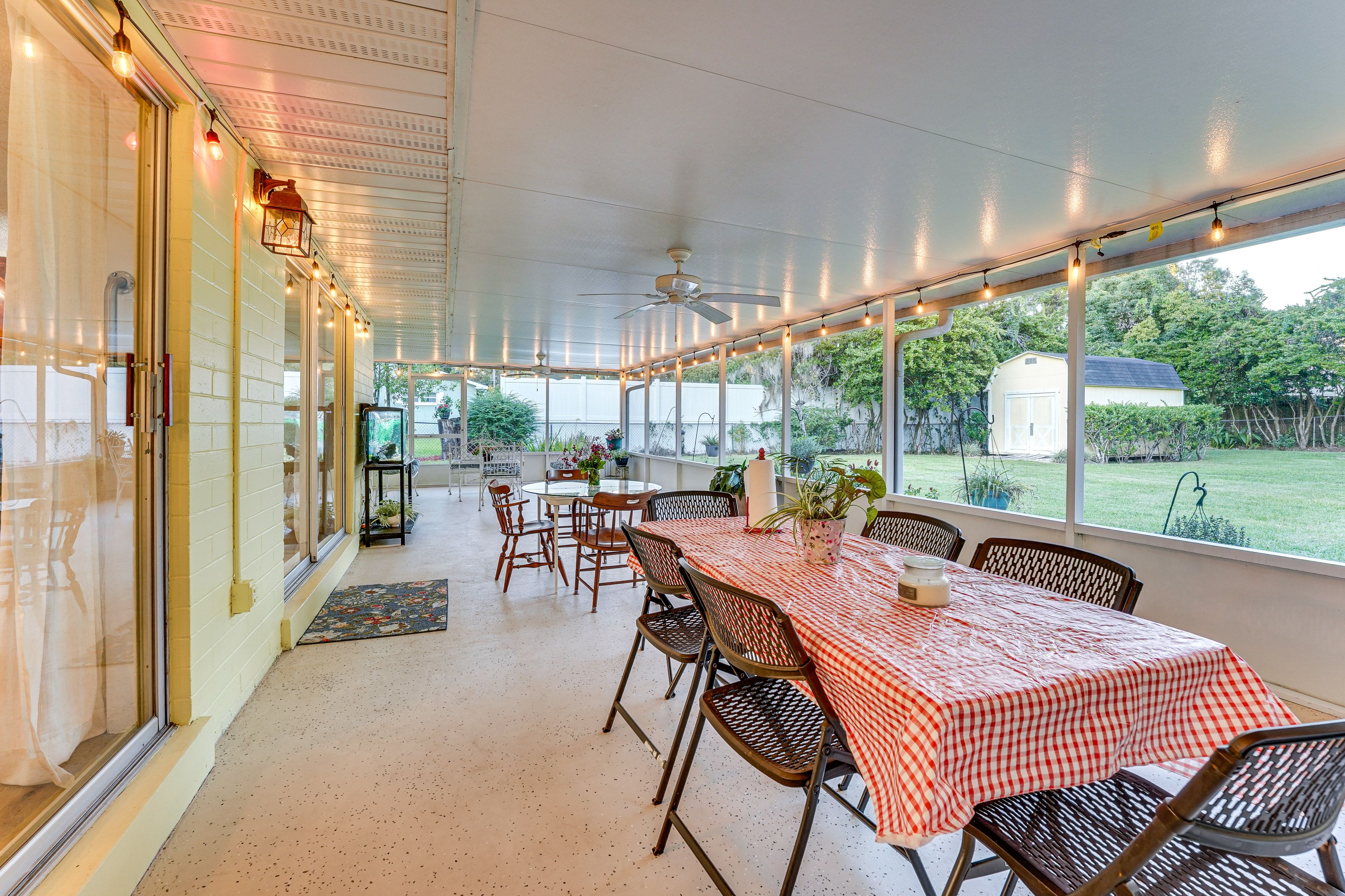 Lanai | Dining Space