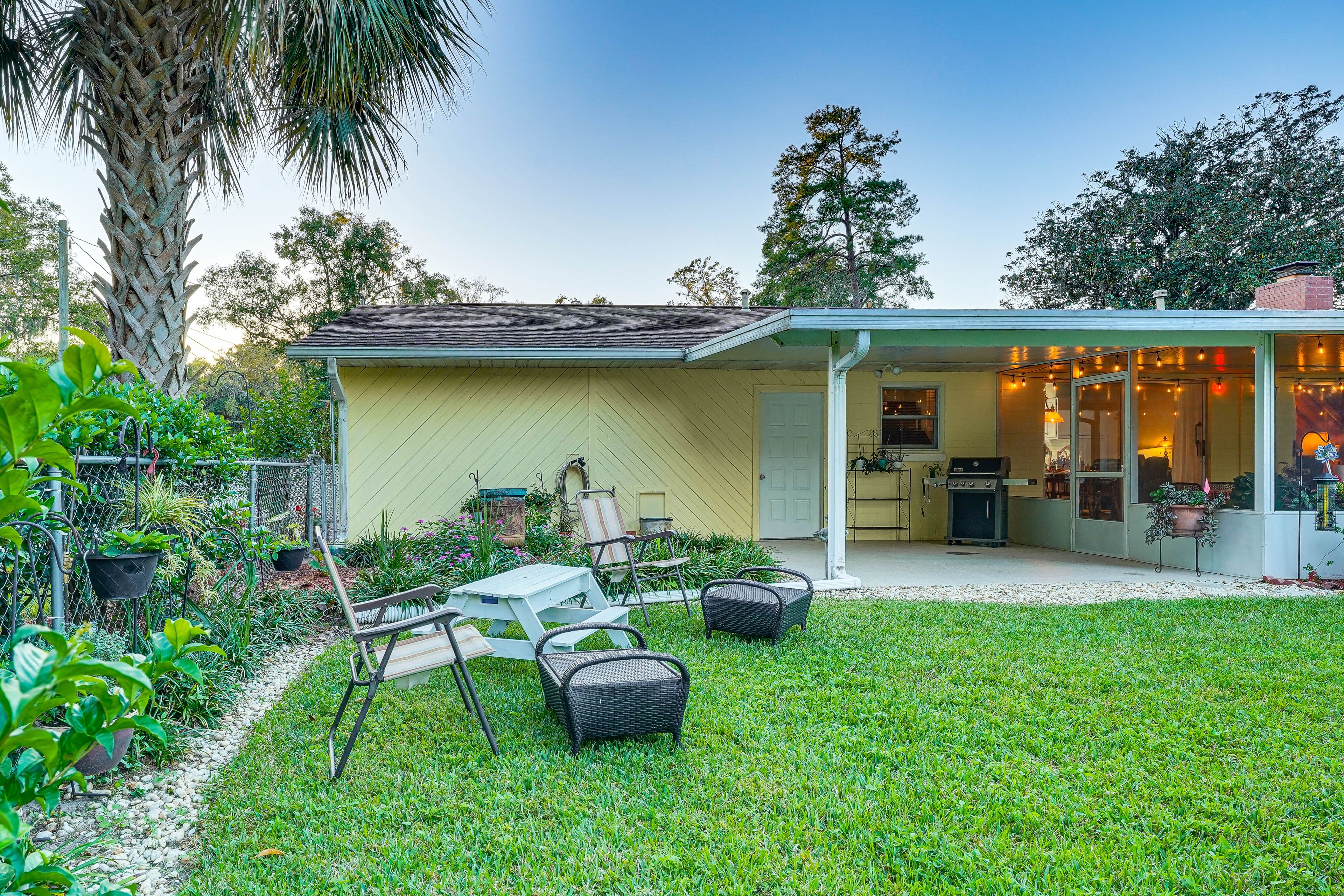 Fenced Backyard | Picnic Table | Seating