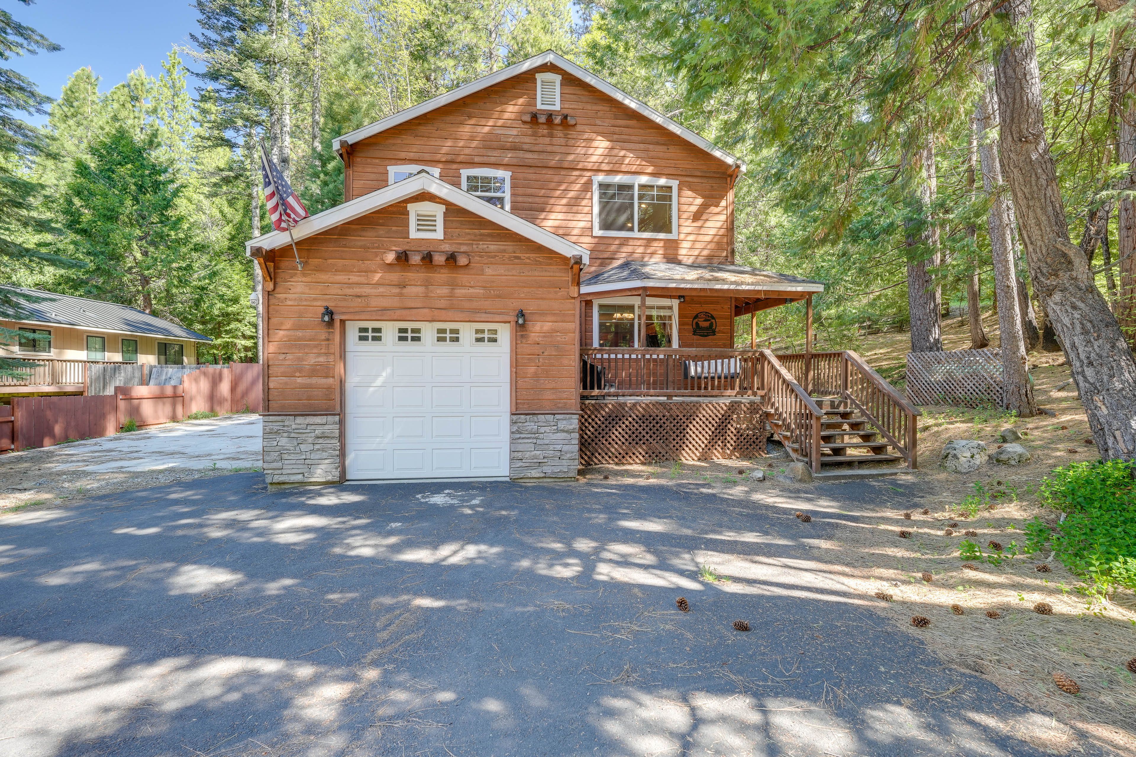 Home Exterior | Walk to Lake