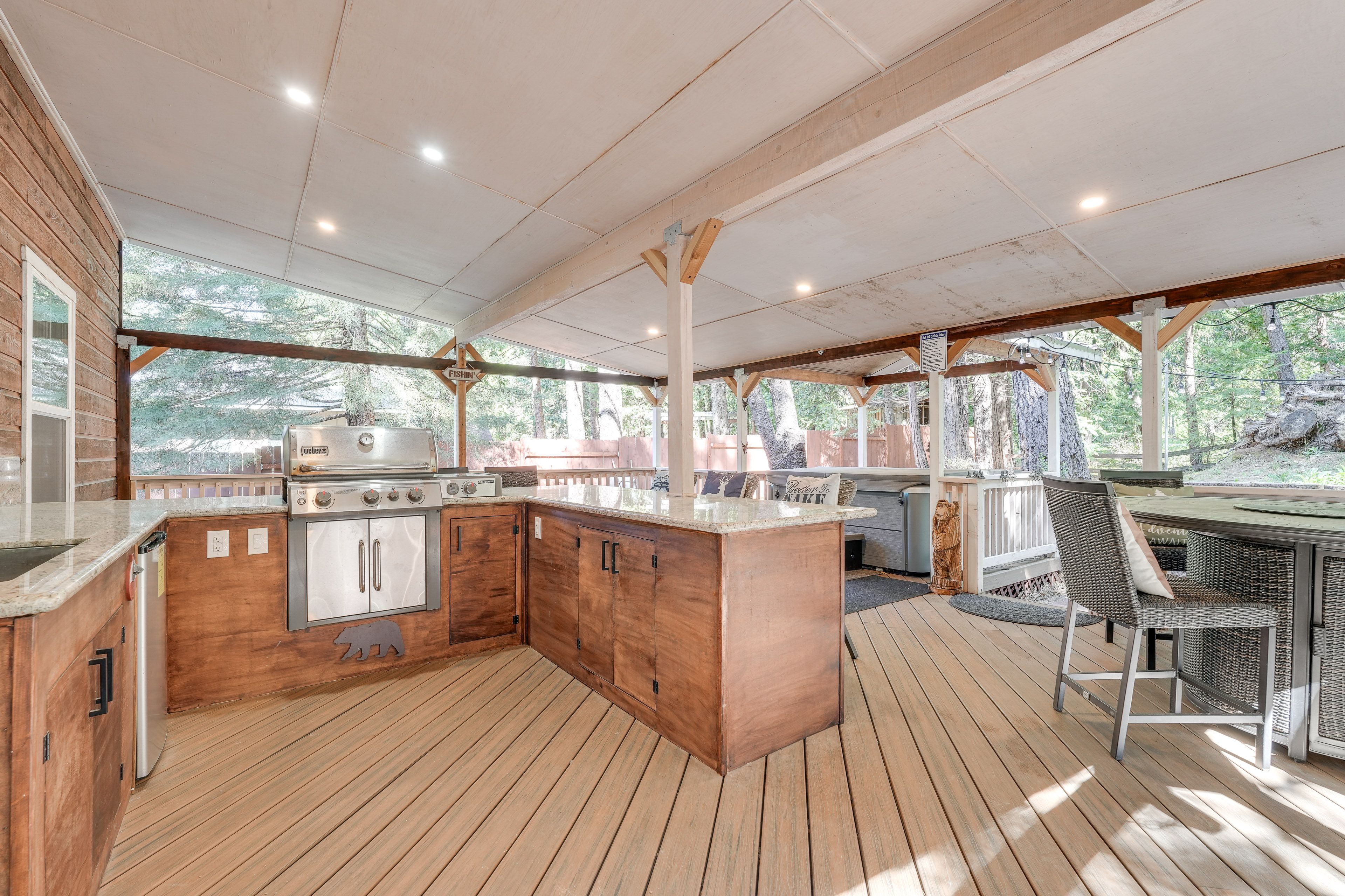 Outdoor Kitchen | Gas Grill | Prep Space
