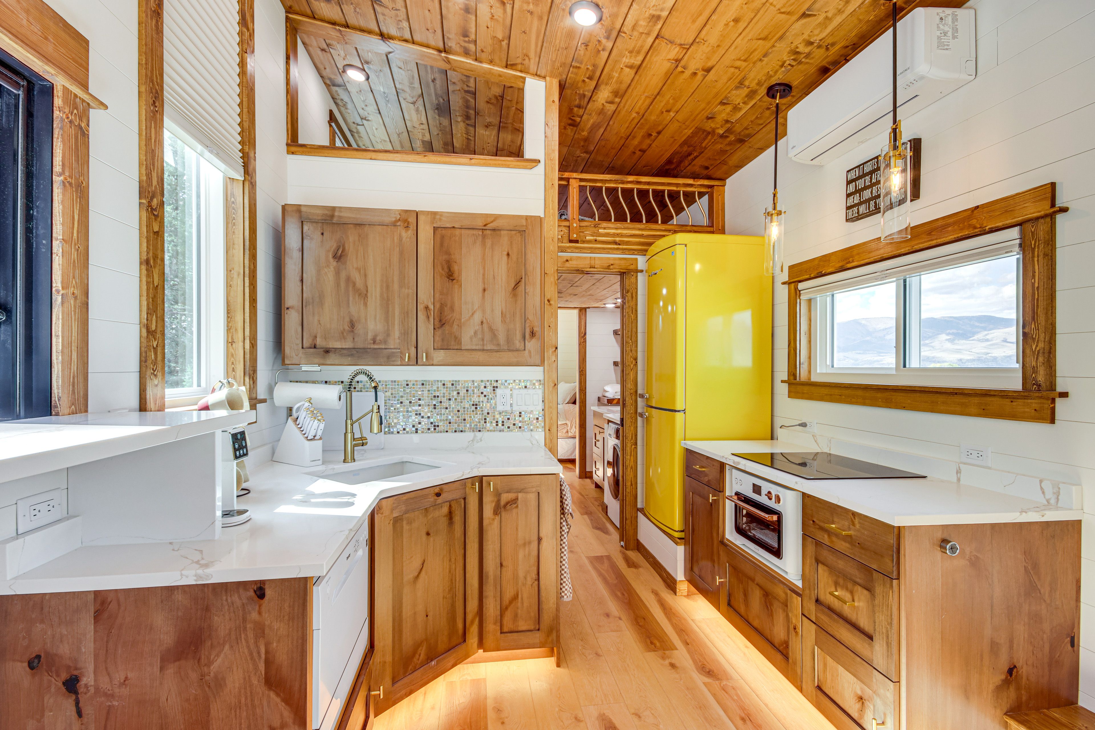 Kitchenette | Stove | Toaster Oven