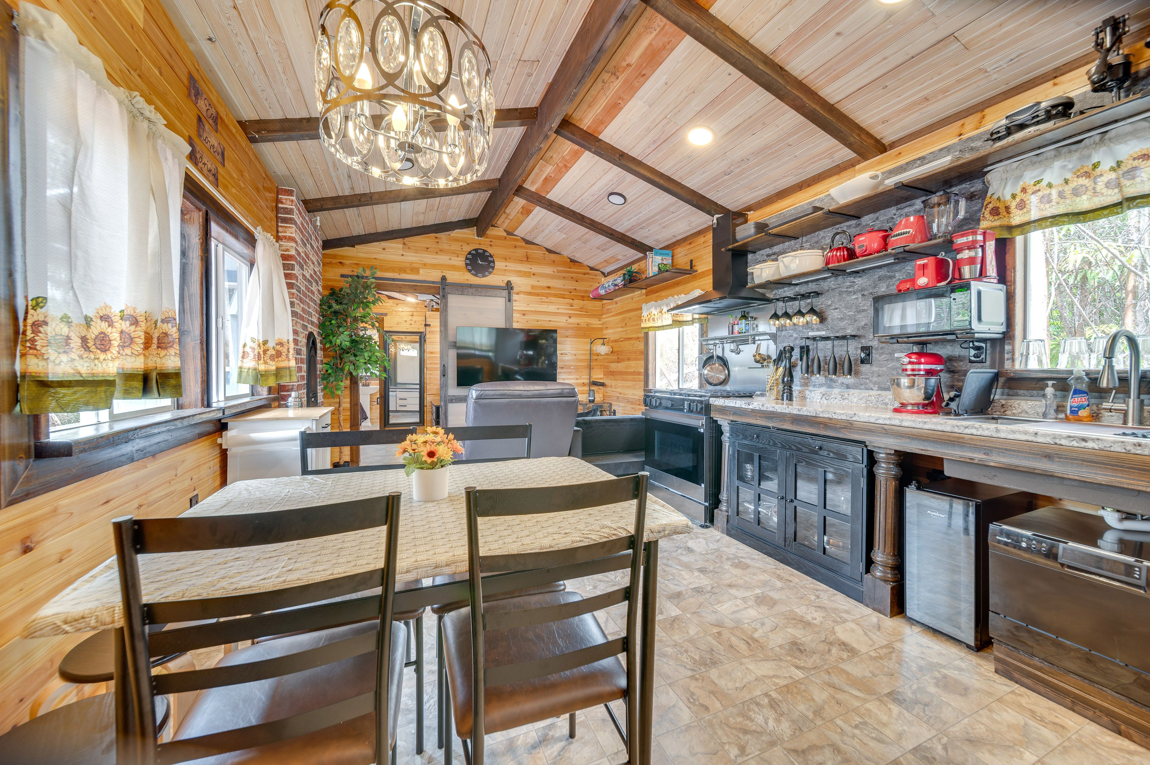 Kitchen | Keurig | Blender | Toaster | Slow Cooker