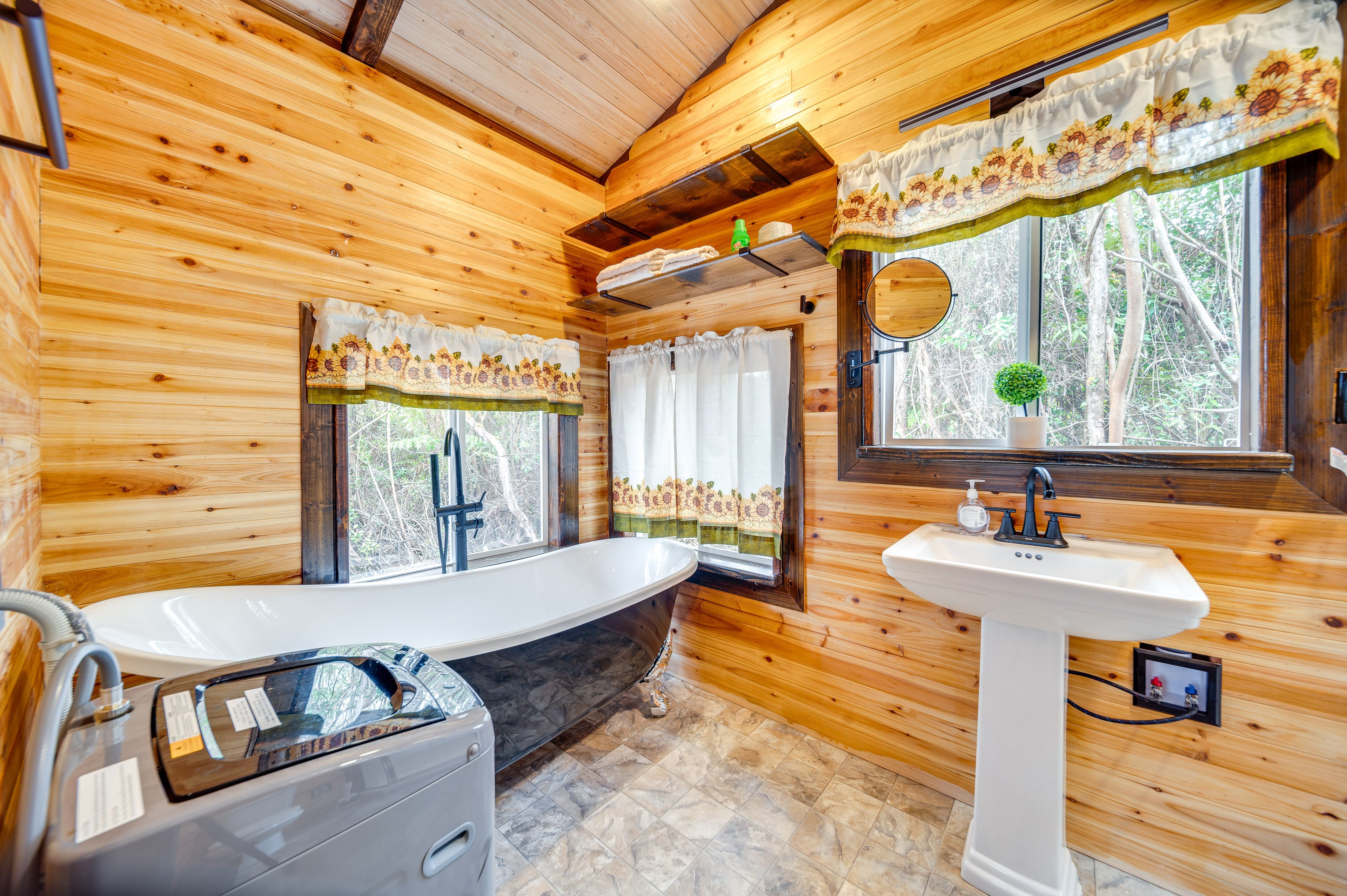 Full Bathroom | Washer