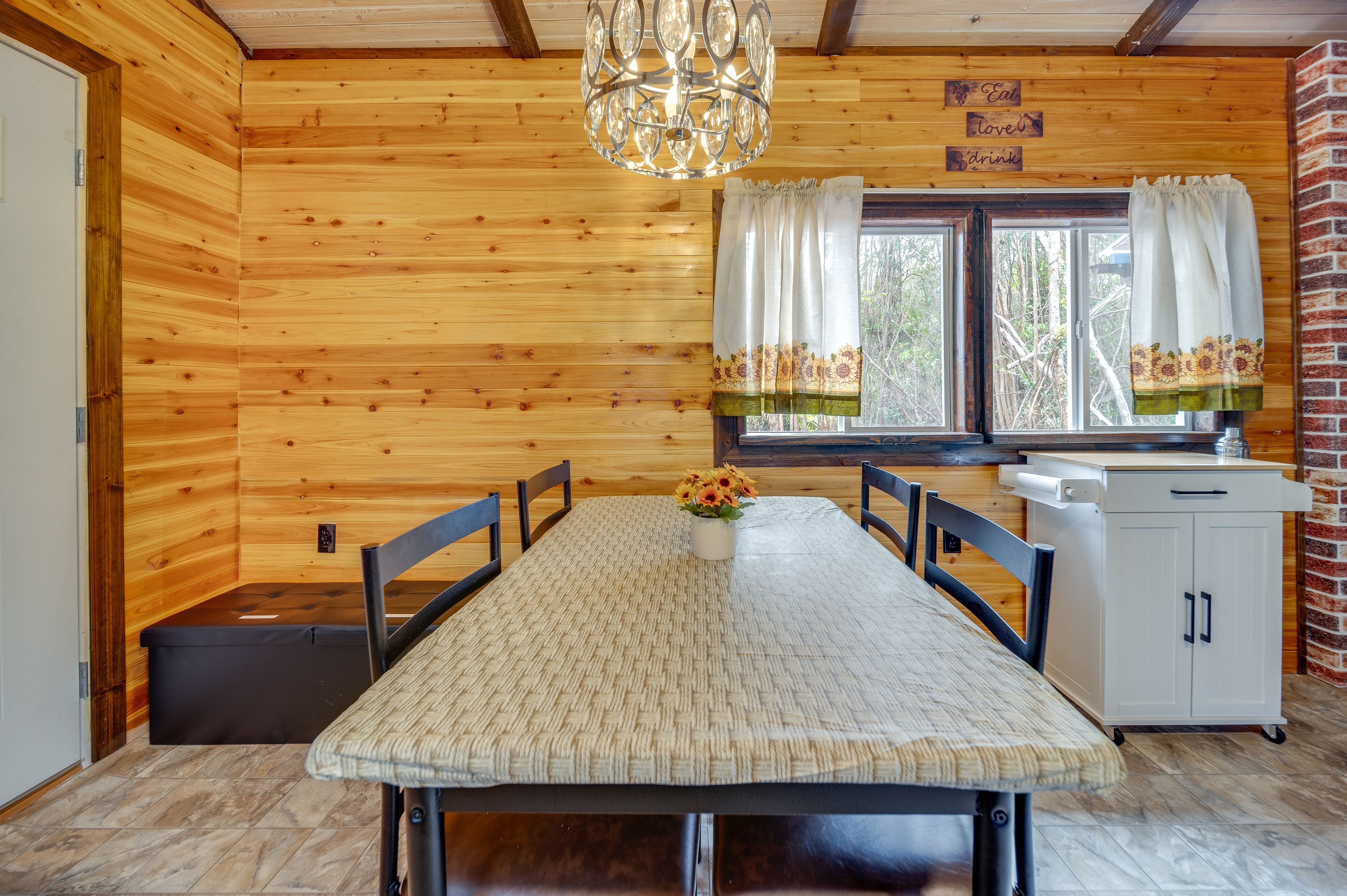 Dining Table | Dishware & Flatware