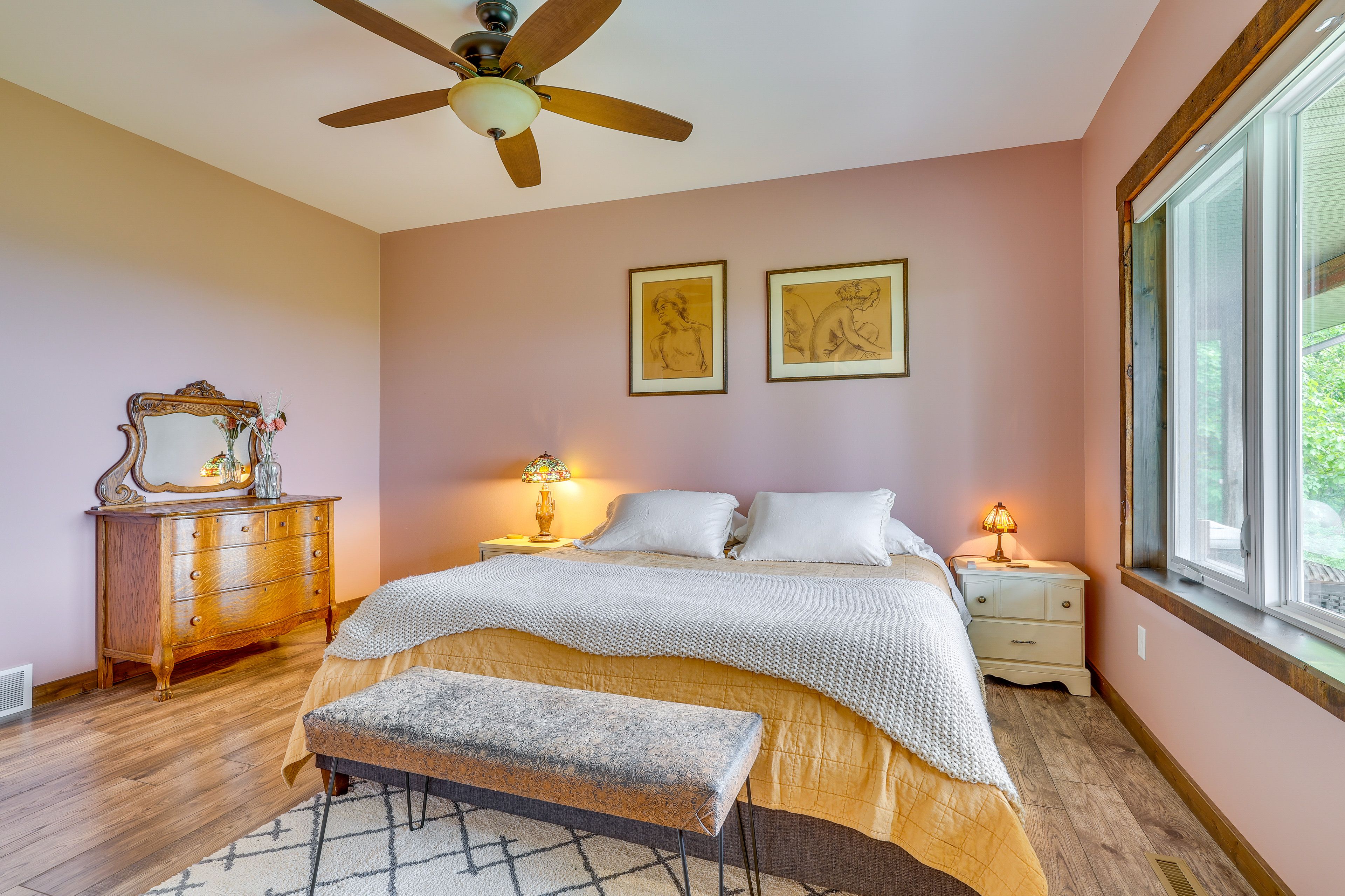 Bedroom 1 | King Bed | Linens Provided