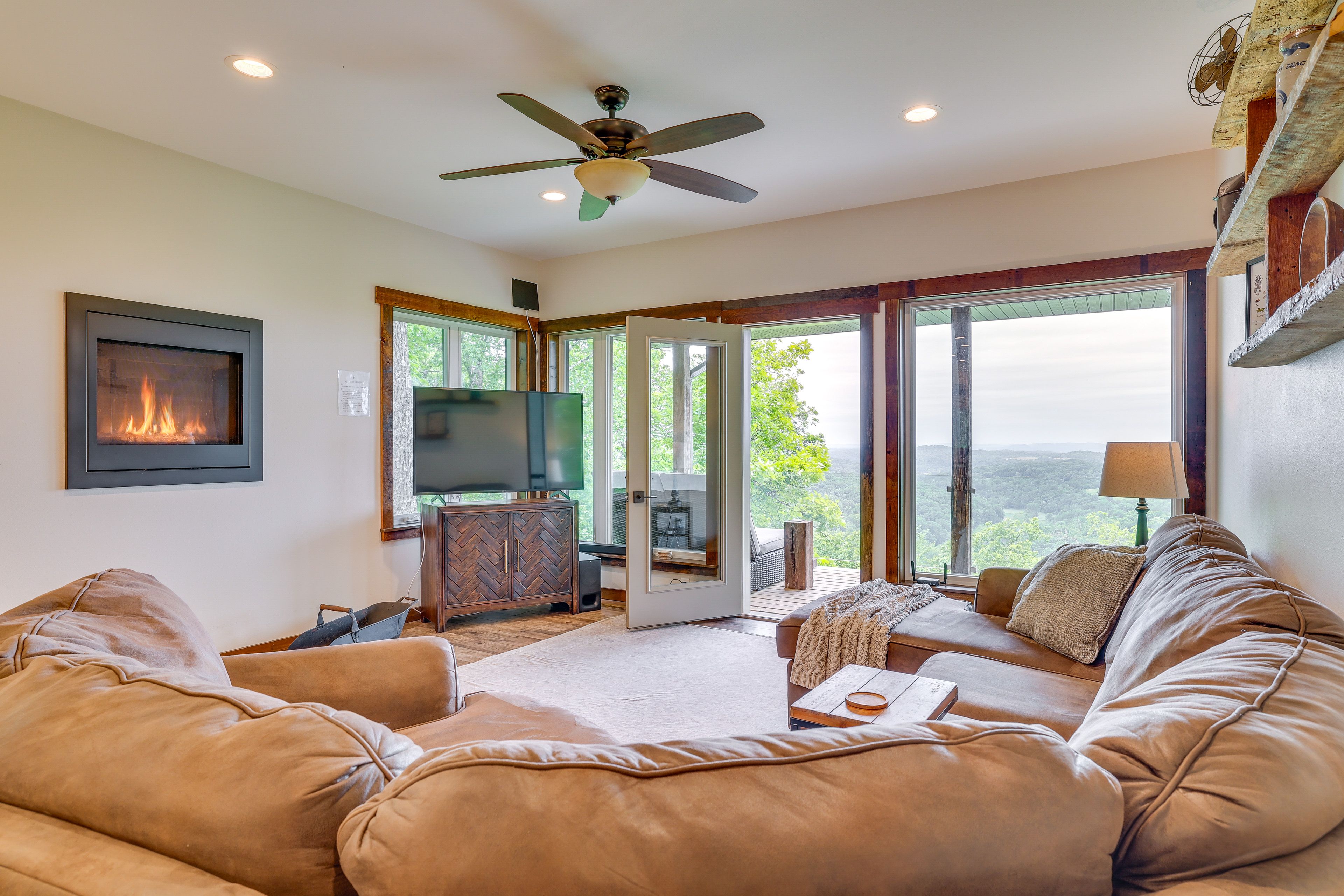 Mindoro Vacation Rental | 2BR | 1.5BA | 1,400 Sq Ft | 2 Steps to Enter