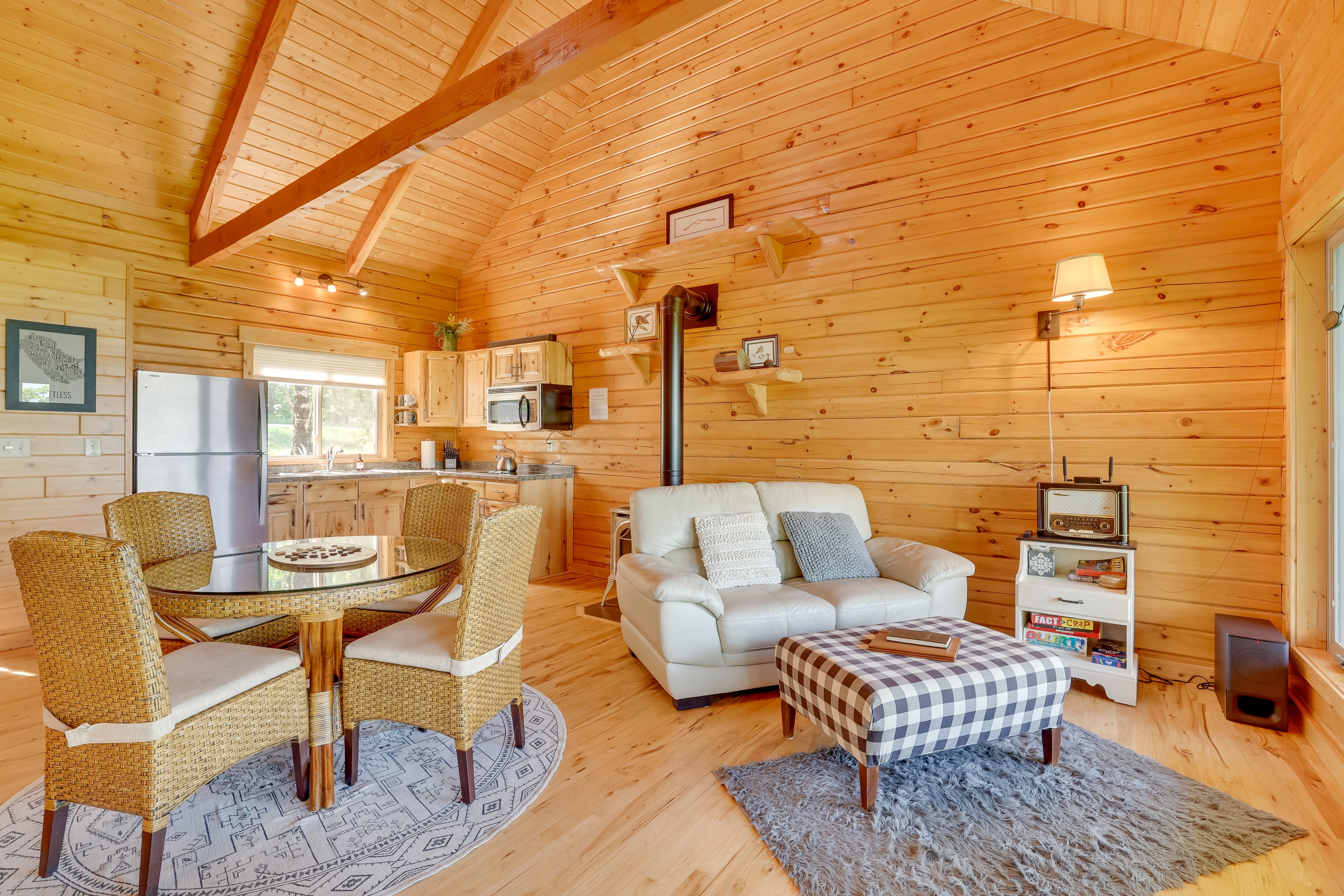 Living Room | Free WiFi | Electric Fireplace