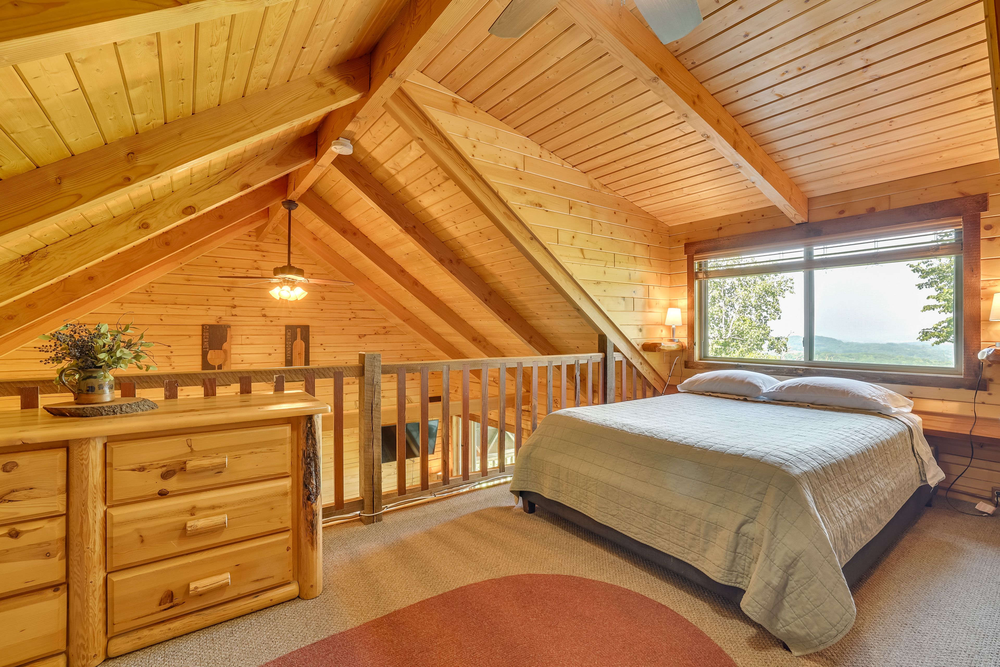 Loft | Queen Bed