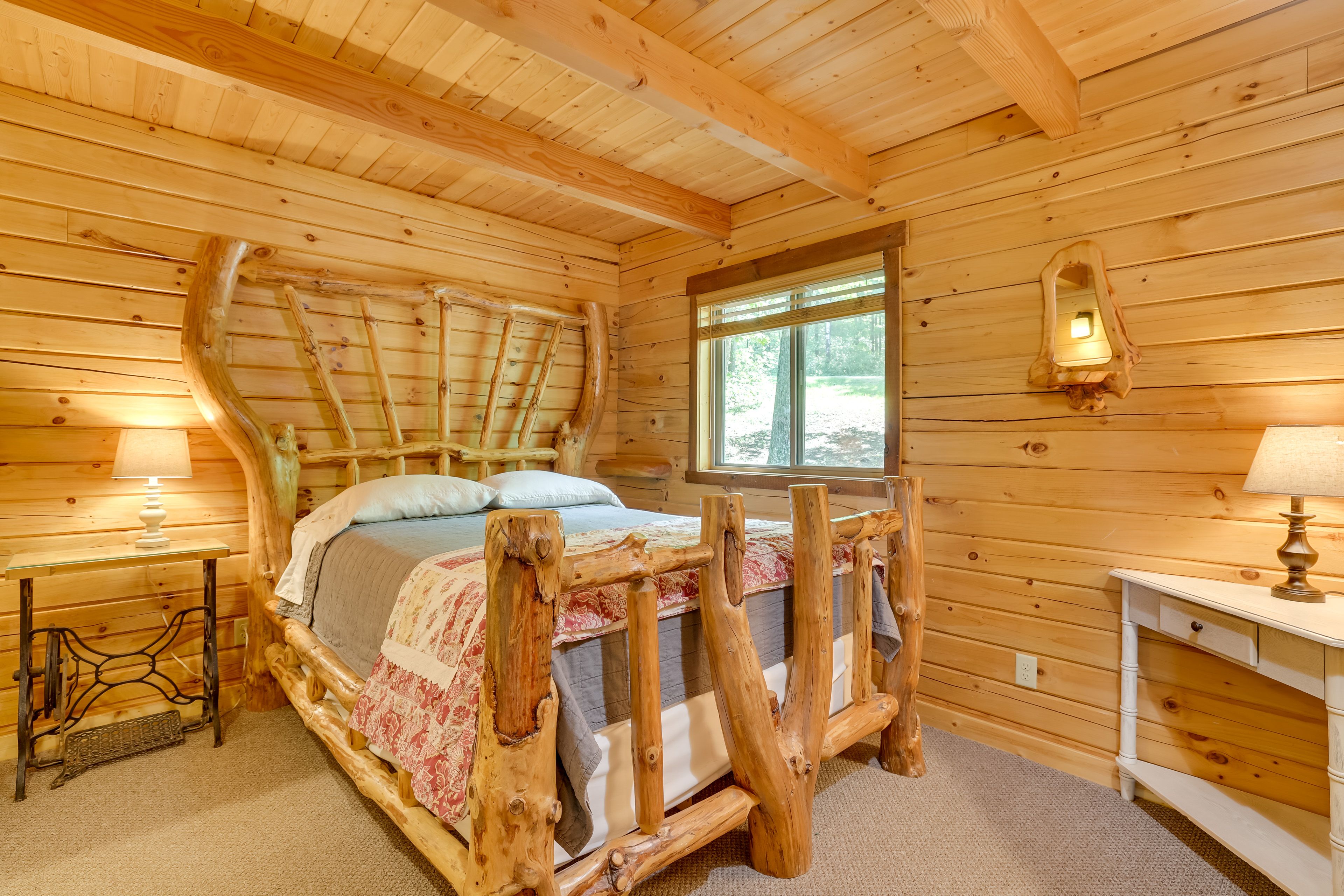 Bedroom | Queen Bed | Linens Provided
