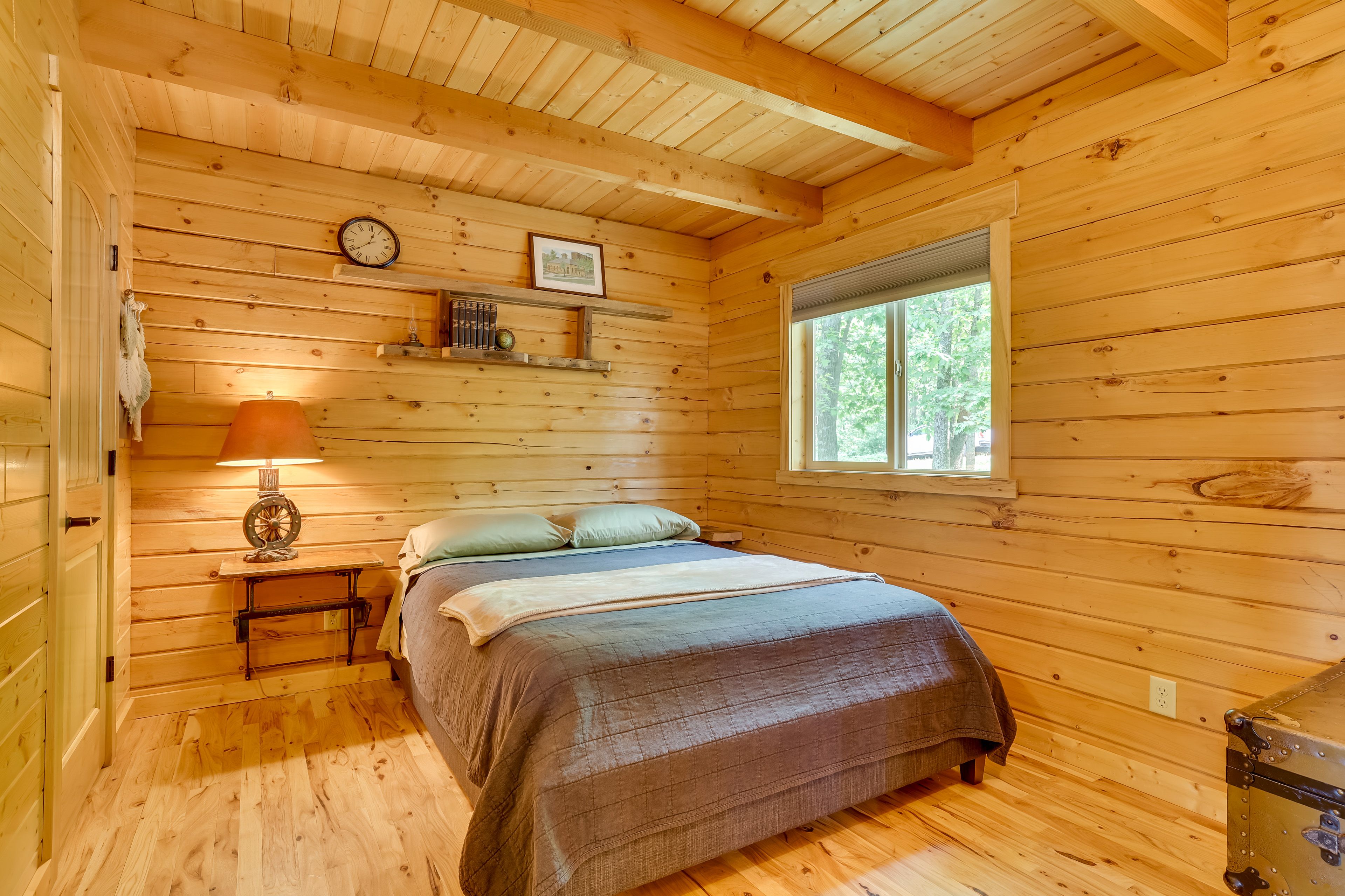 Bedroom | Queen Bed | Linens Provided