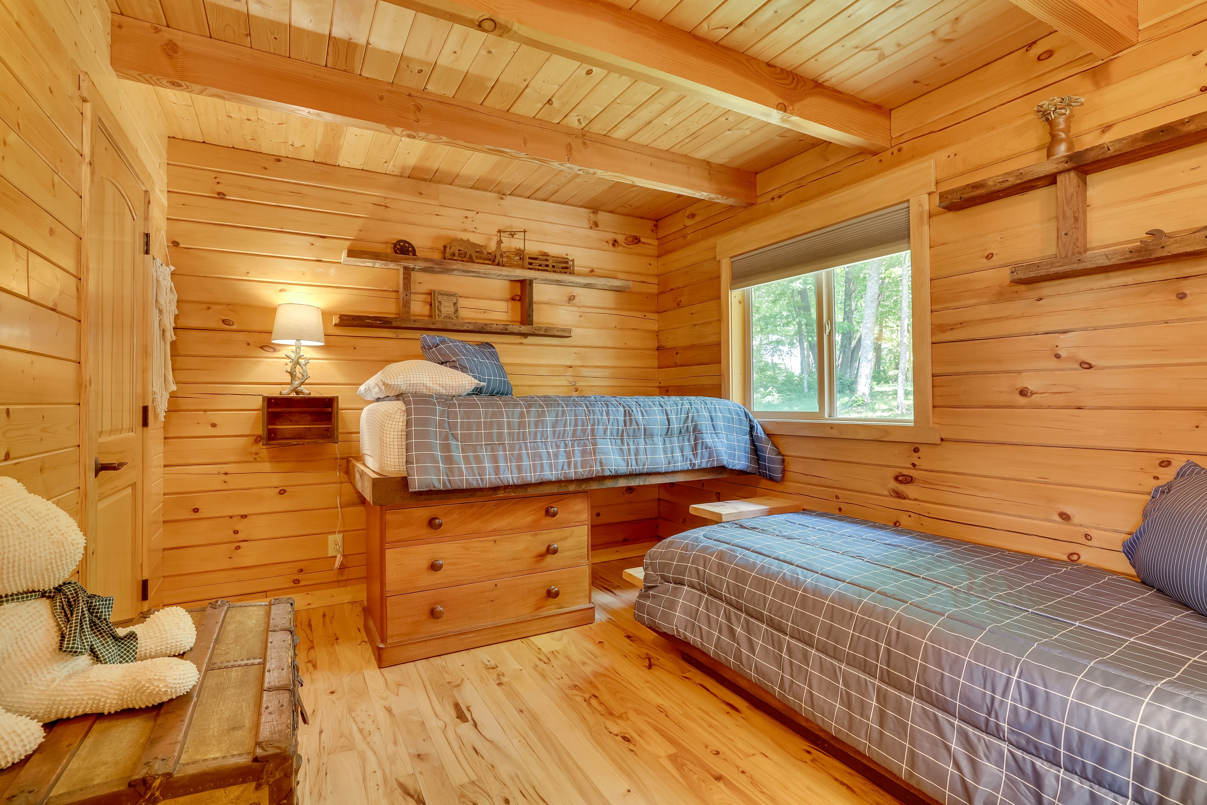 Bedroom | Twin Bed | Lofted Twin Bed | Linens Provided