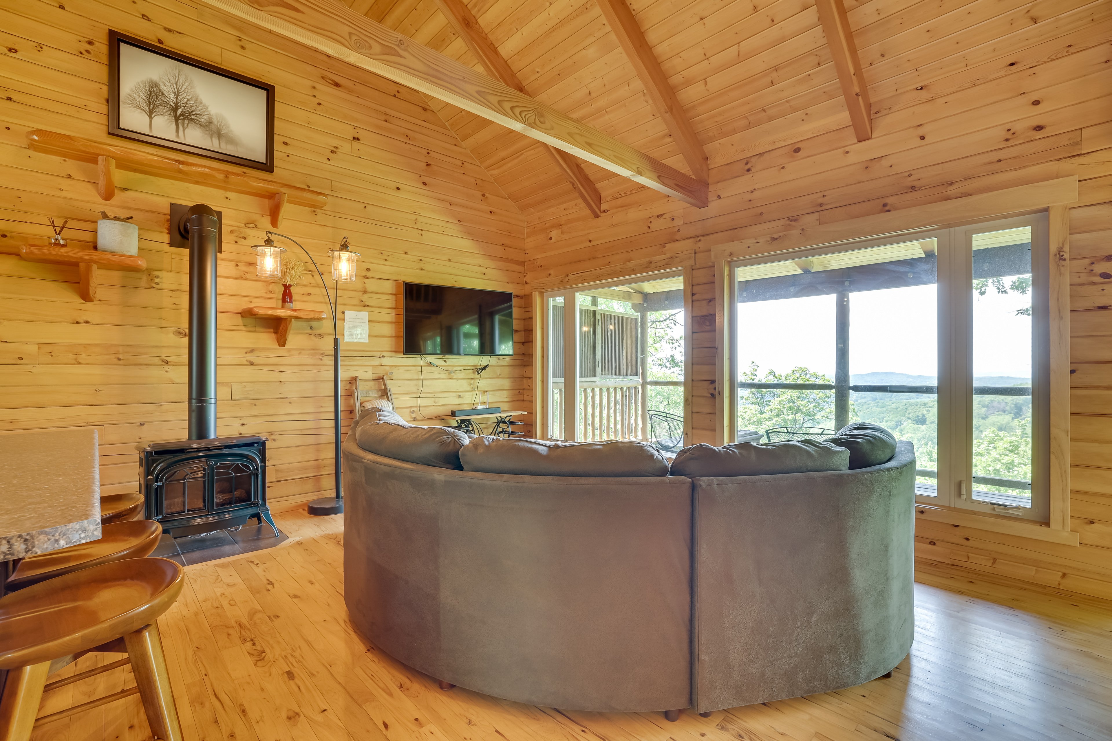 Living Room | Free WiFi | Smart TV | Electric Fireplace