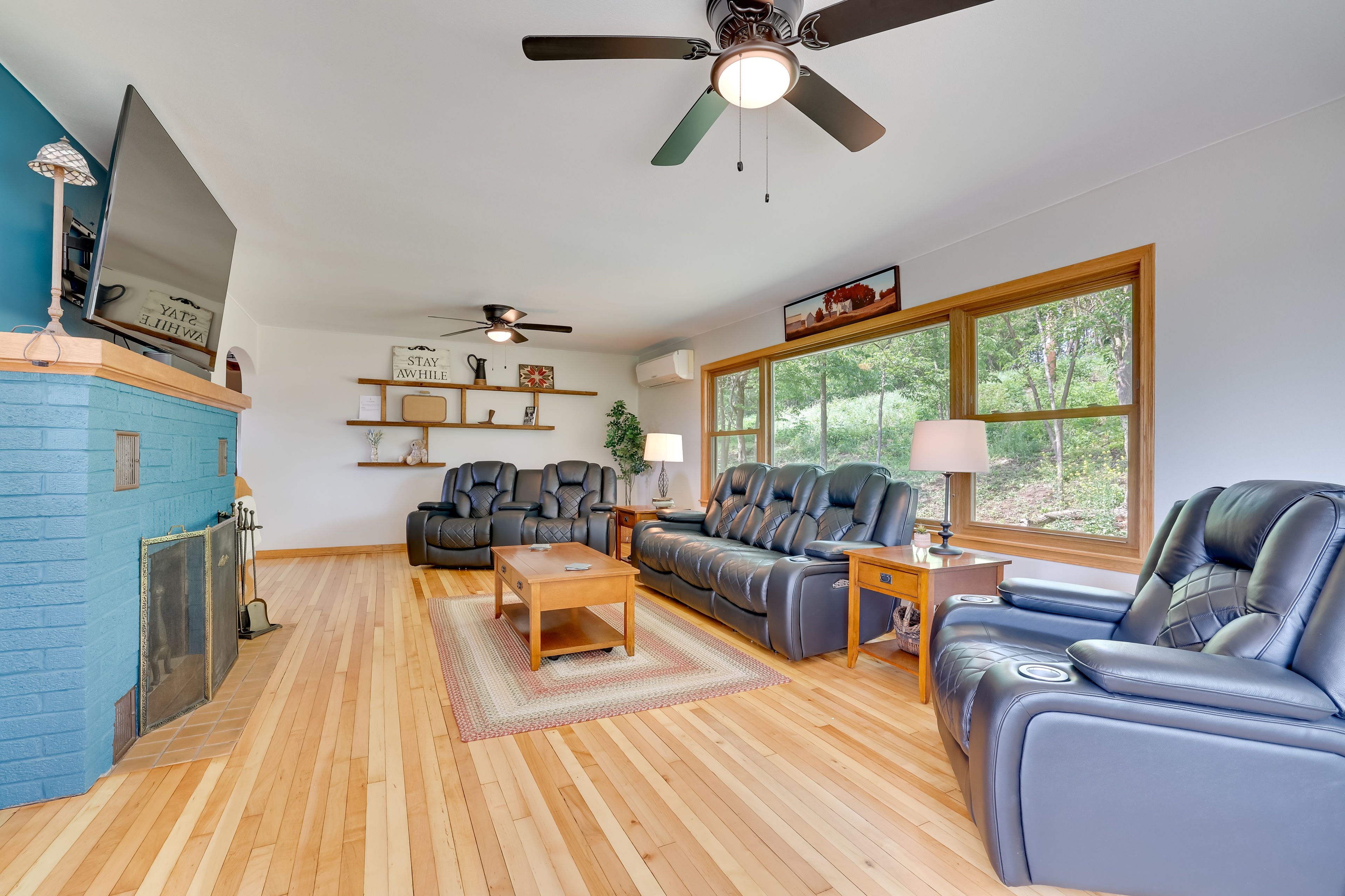 Living Room | Central A/C | Fireplace