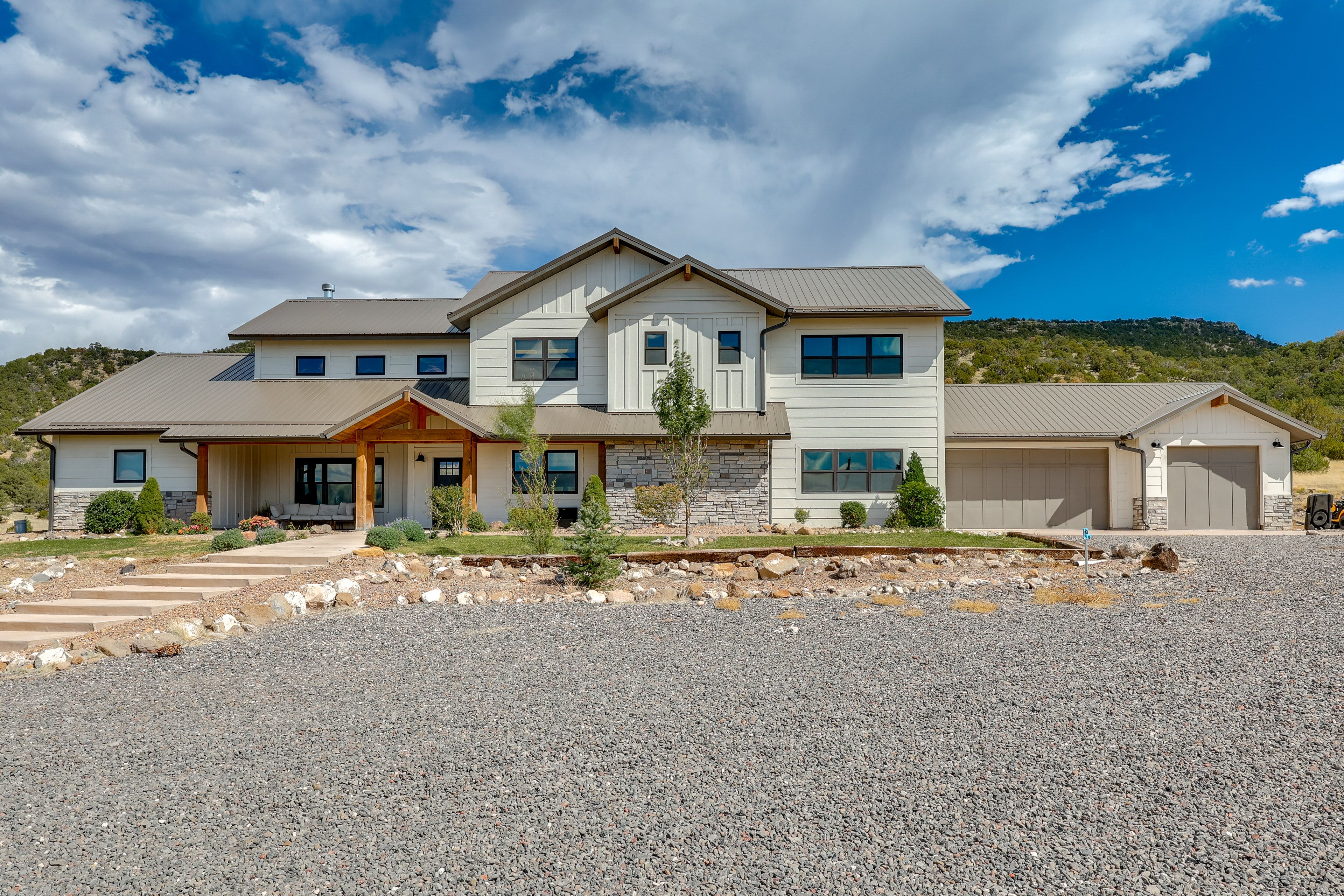 Eagar Vacation Rental | 4BR | 4.5BA | Half Step Required | 3,553 Sq Ft
