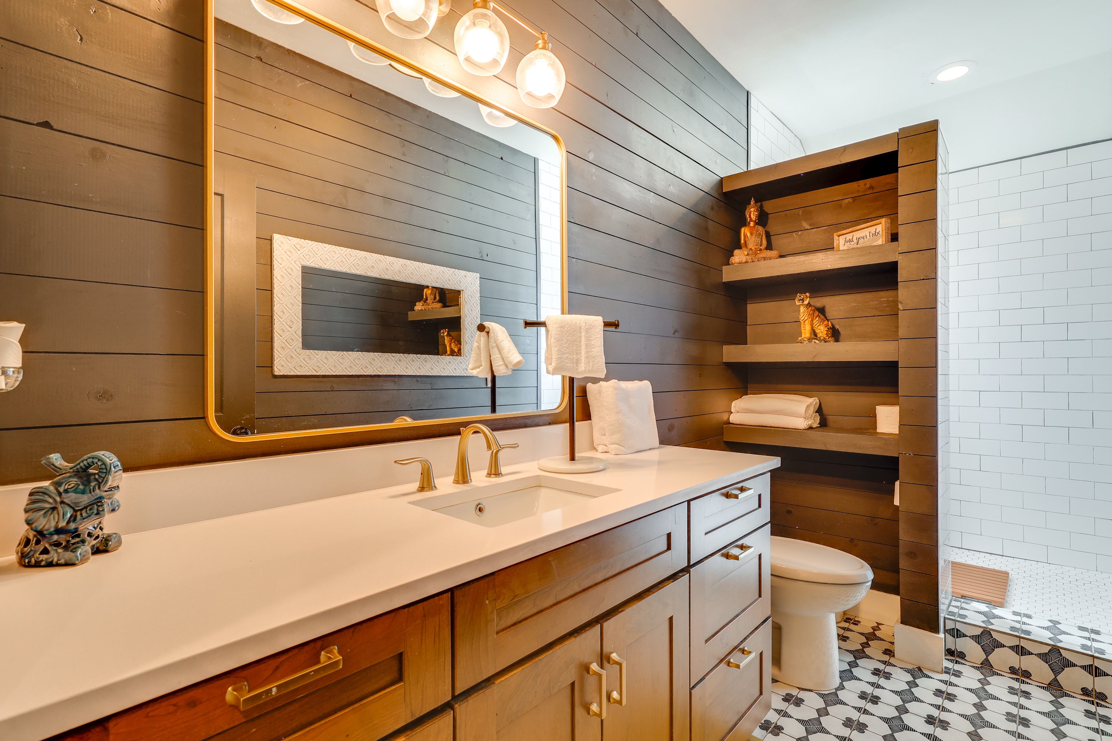 Full Bathroom | 1st Floor