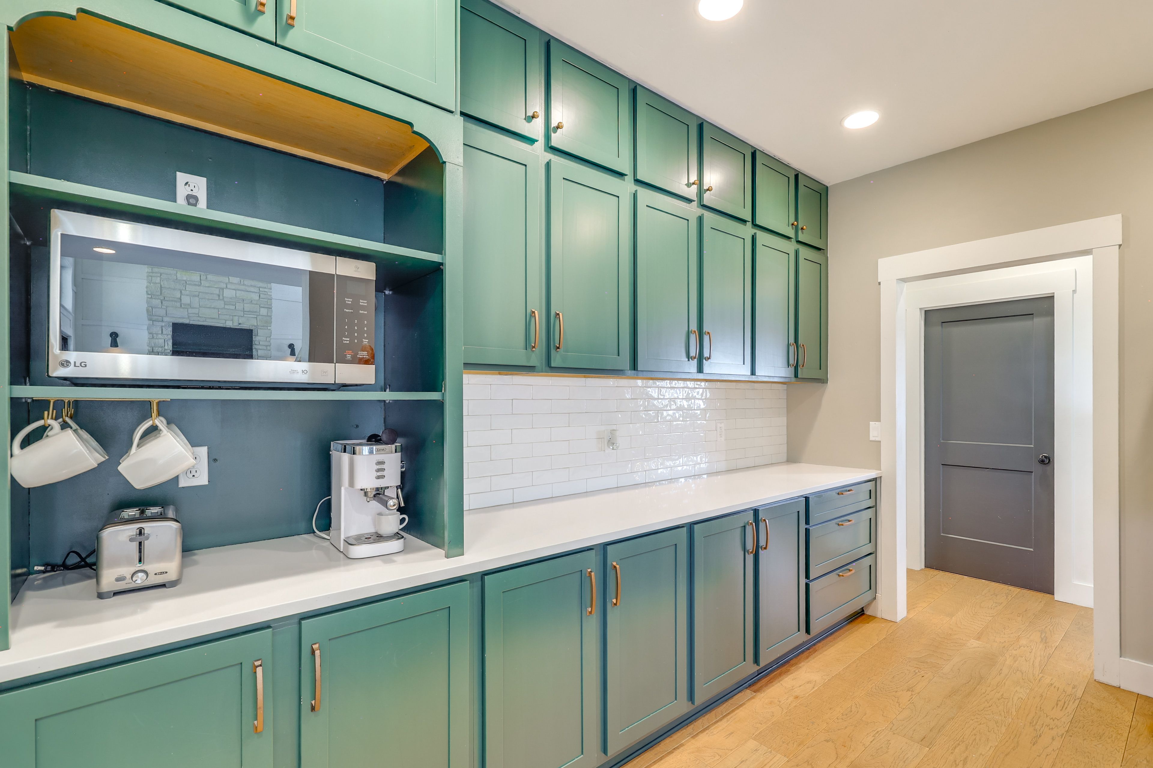 Butler's Pantry | 1st Floor | Refrigerator | Dishwasher