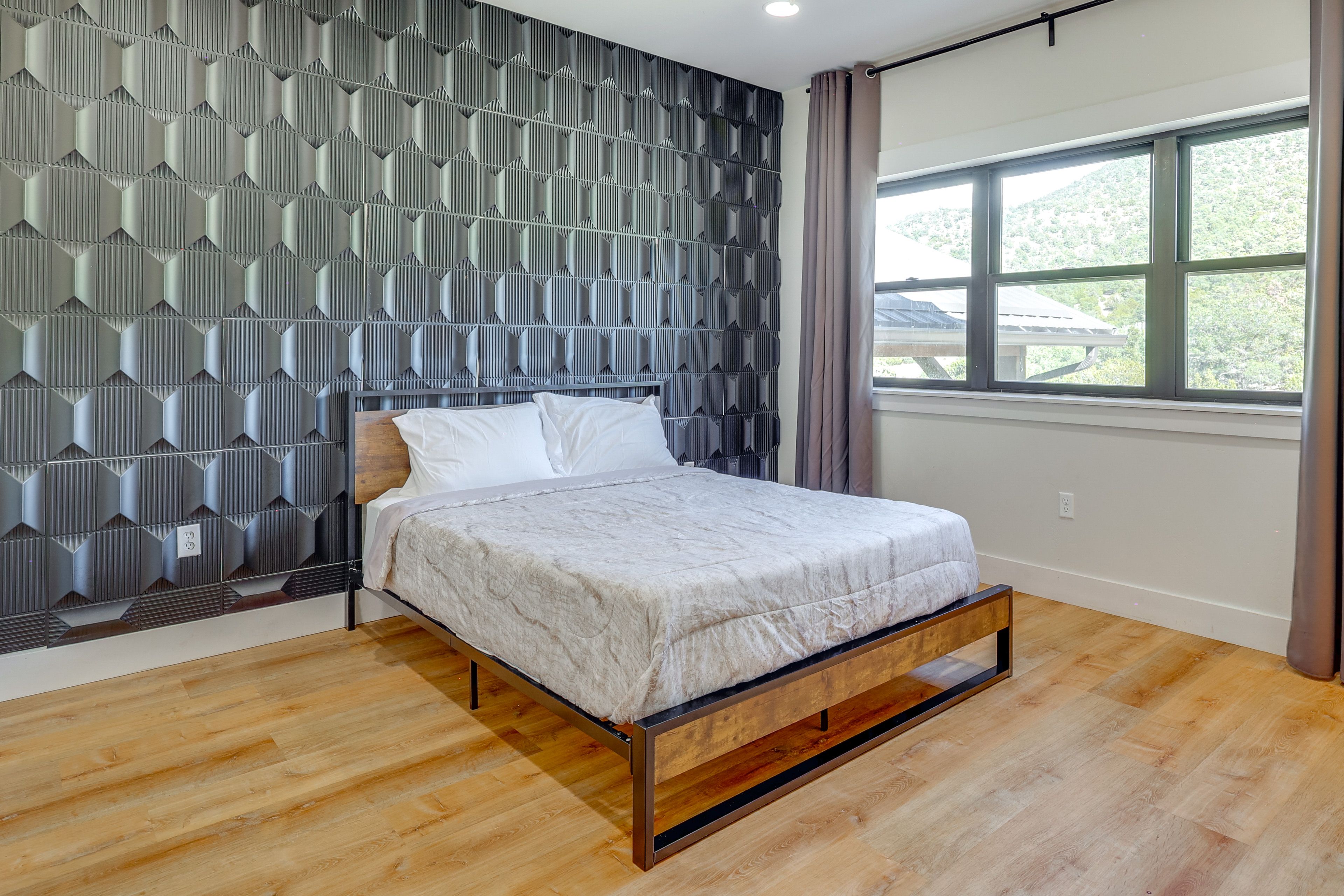 Bedroom 3 | 2nd Floor | Queen Bed