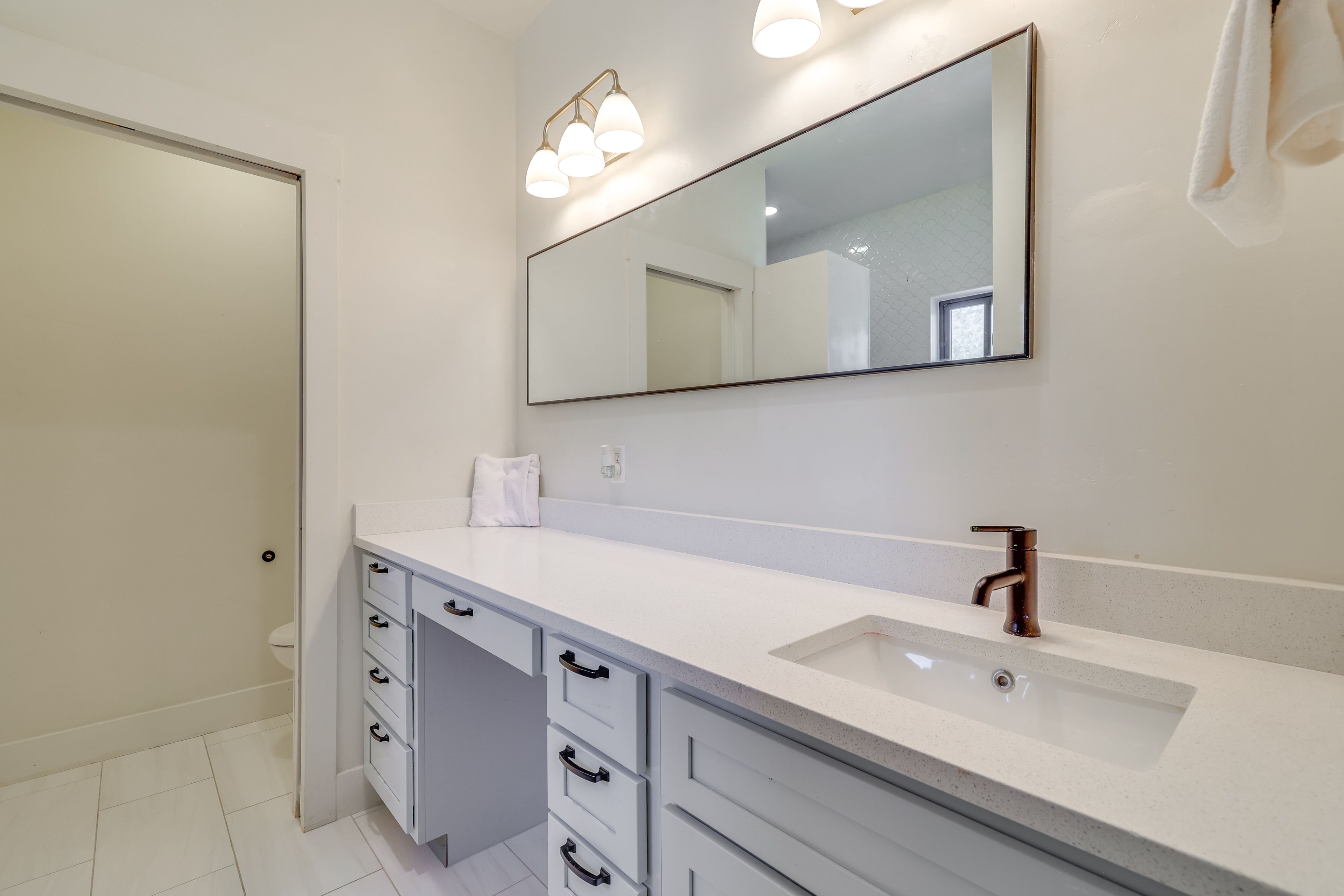 En-Suite Bathroom | 2nd Floor