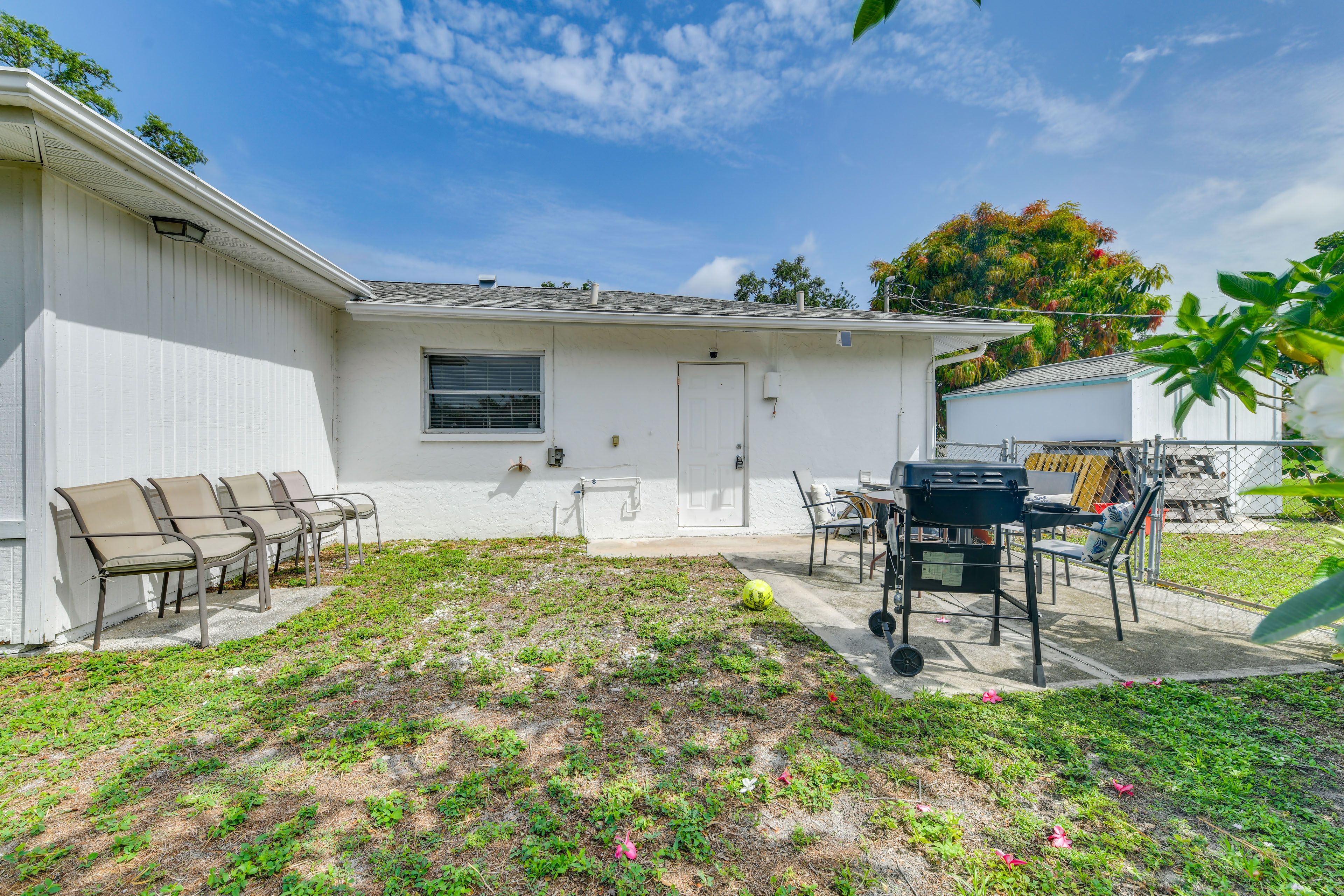 Private Backyard Area | BBQ Grill