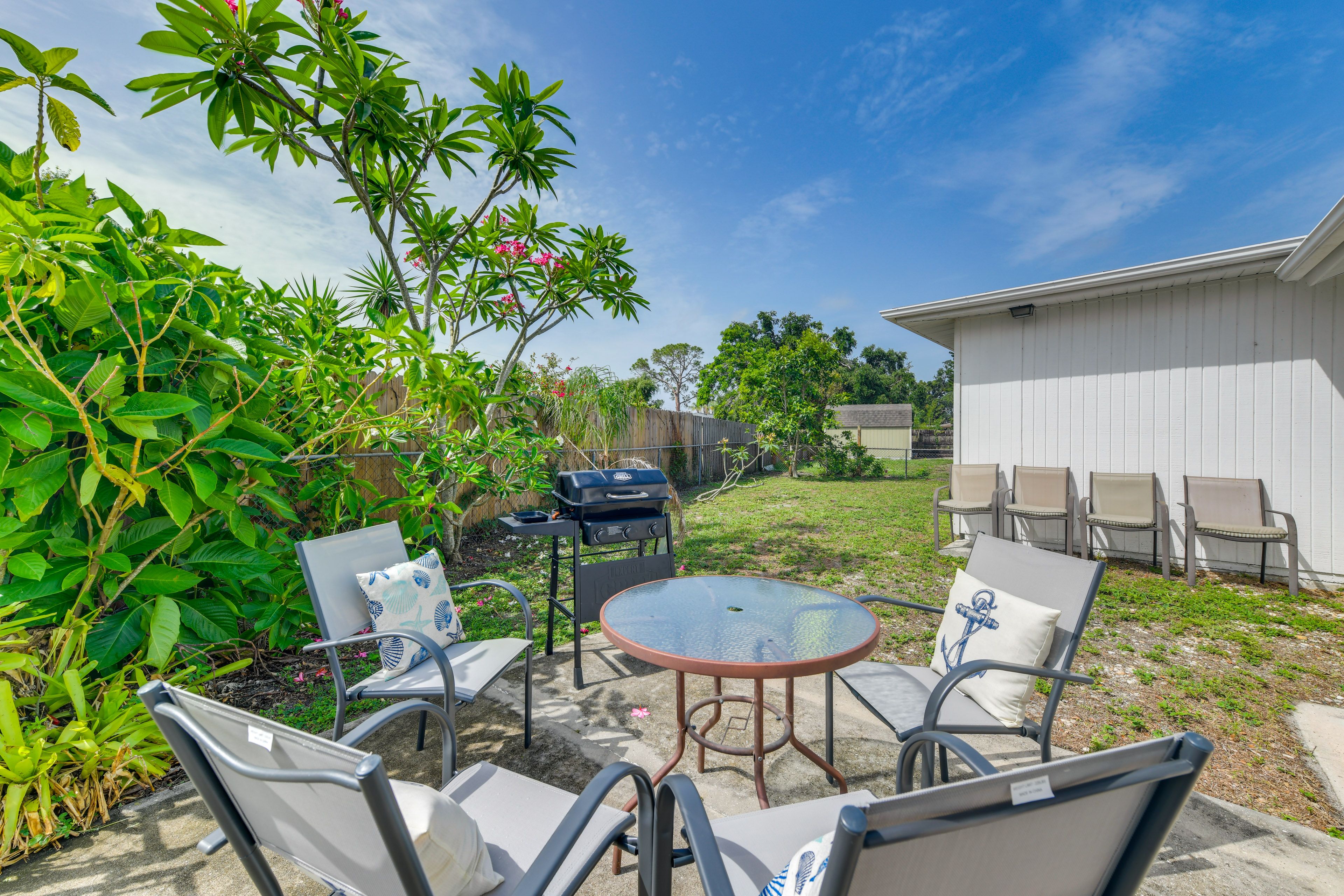Sarasota Vacation Rental | 2BR | 2BA | 1,165 Sq Ft | Small Step to Enter