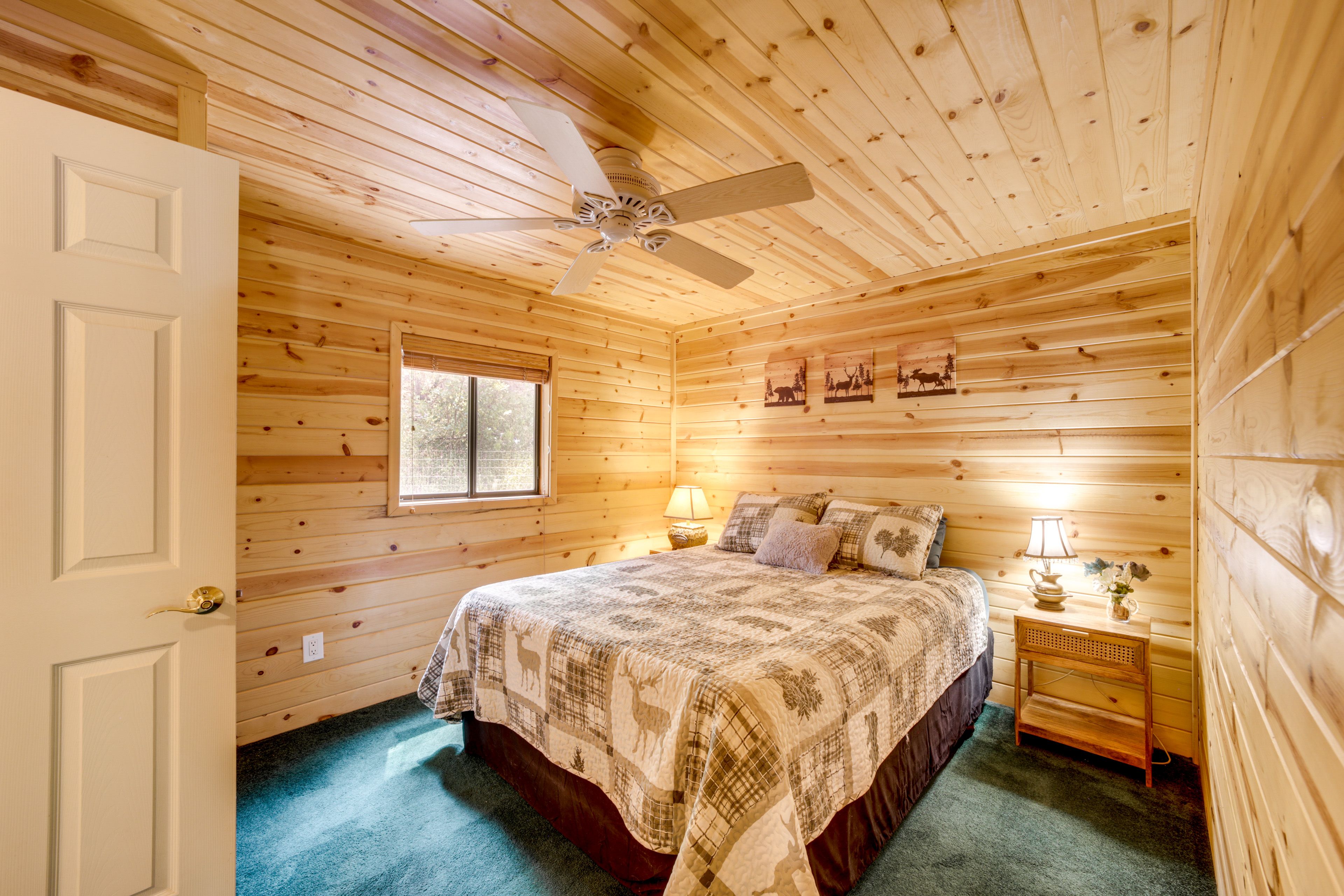 Bedroom 1 | Queen Bed | 1st Floor