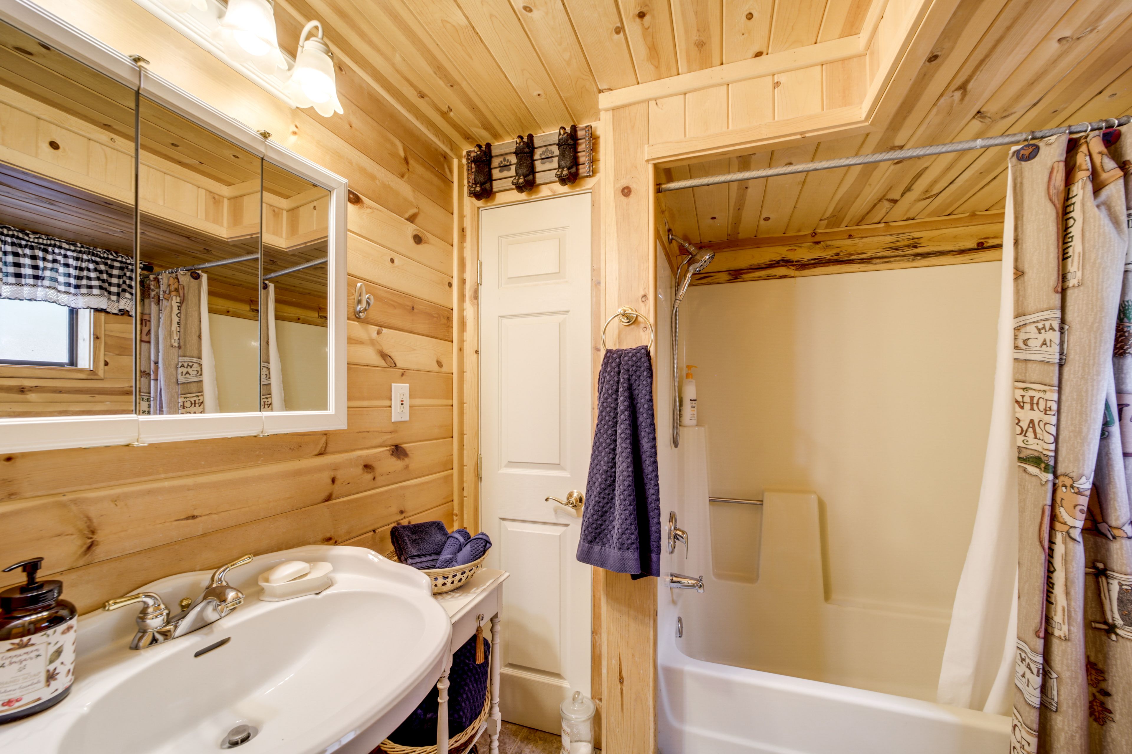En-Suite Bathroom | 1st Floor
