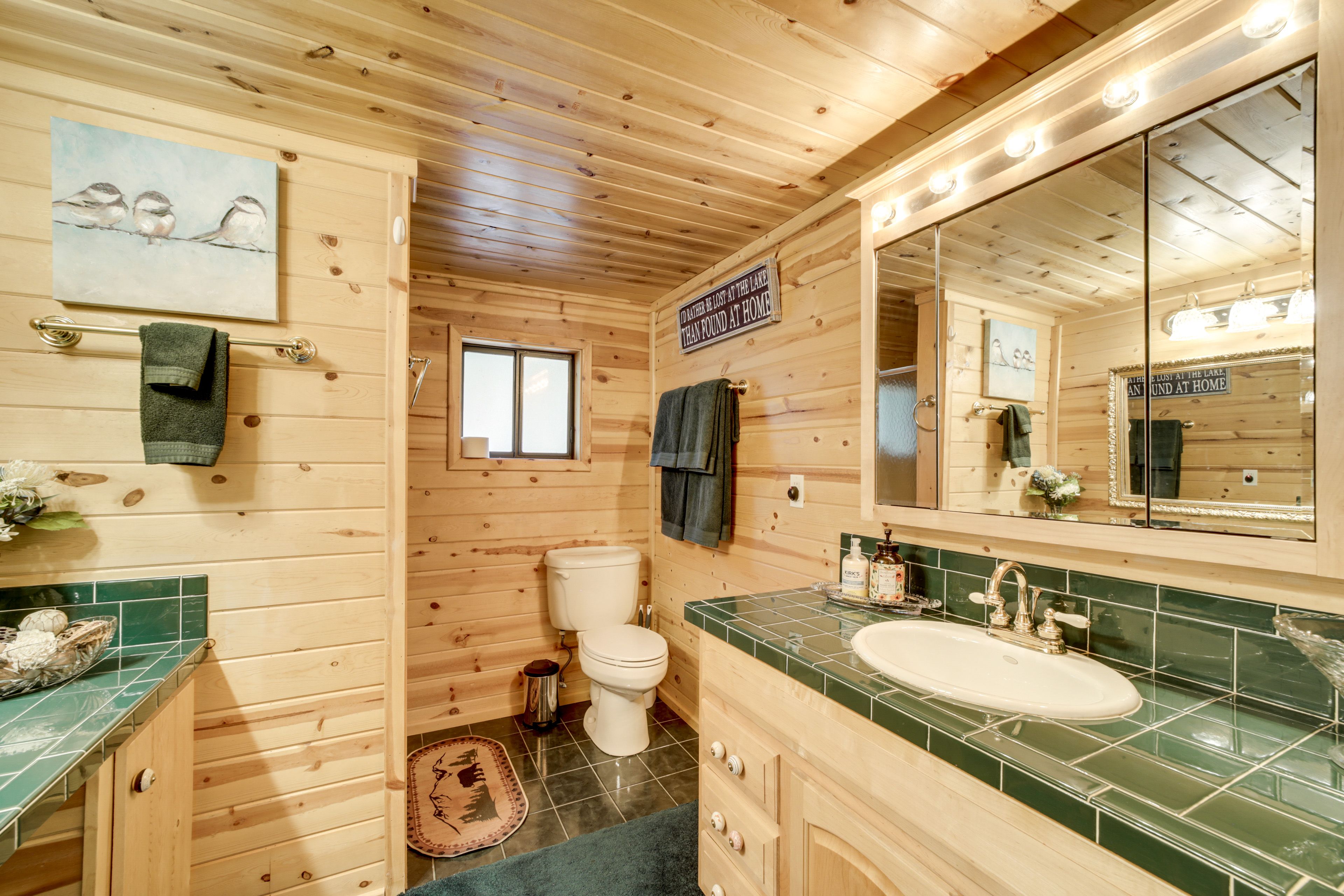 En-Suite Bathroom | 2nd Floor