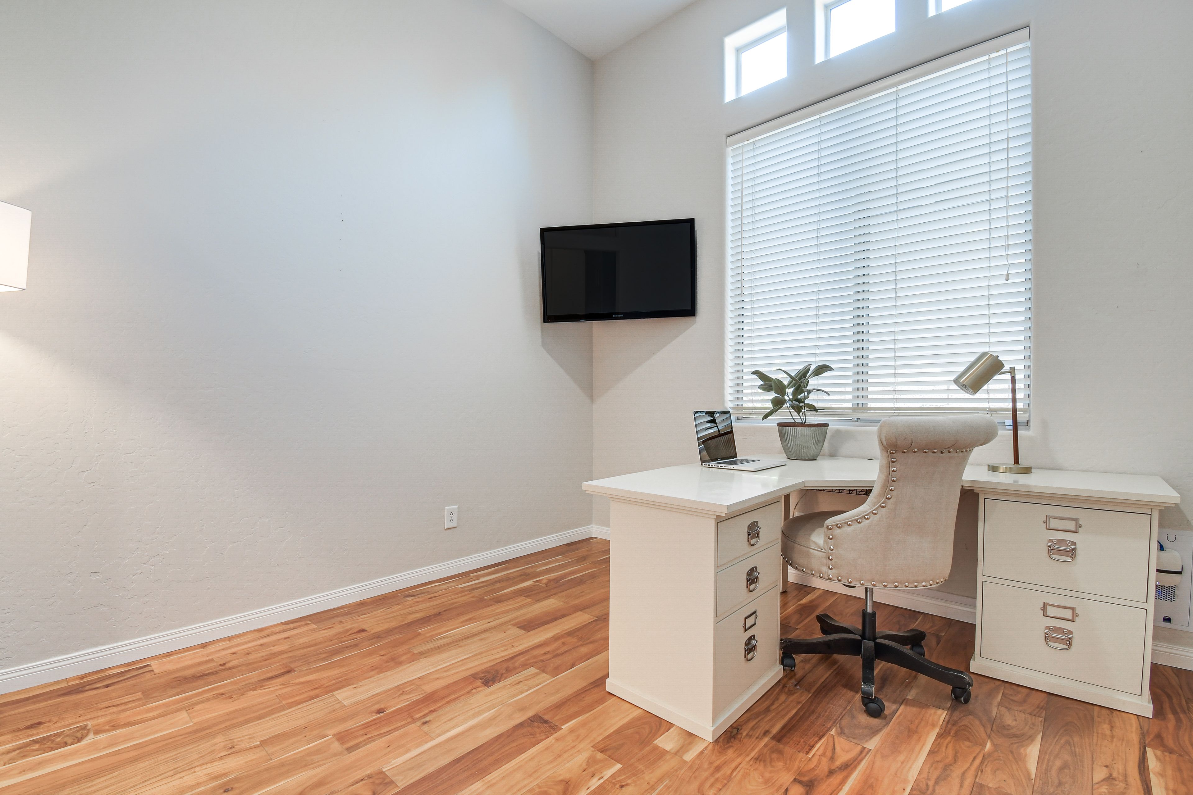 Home Office | Free WiFi