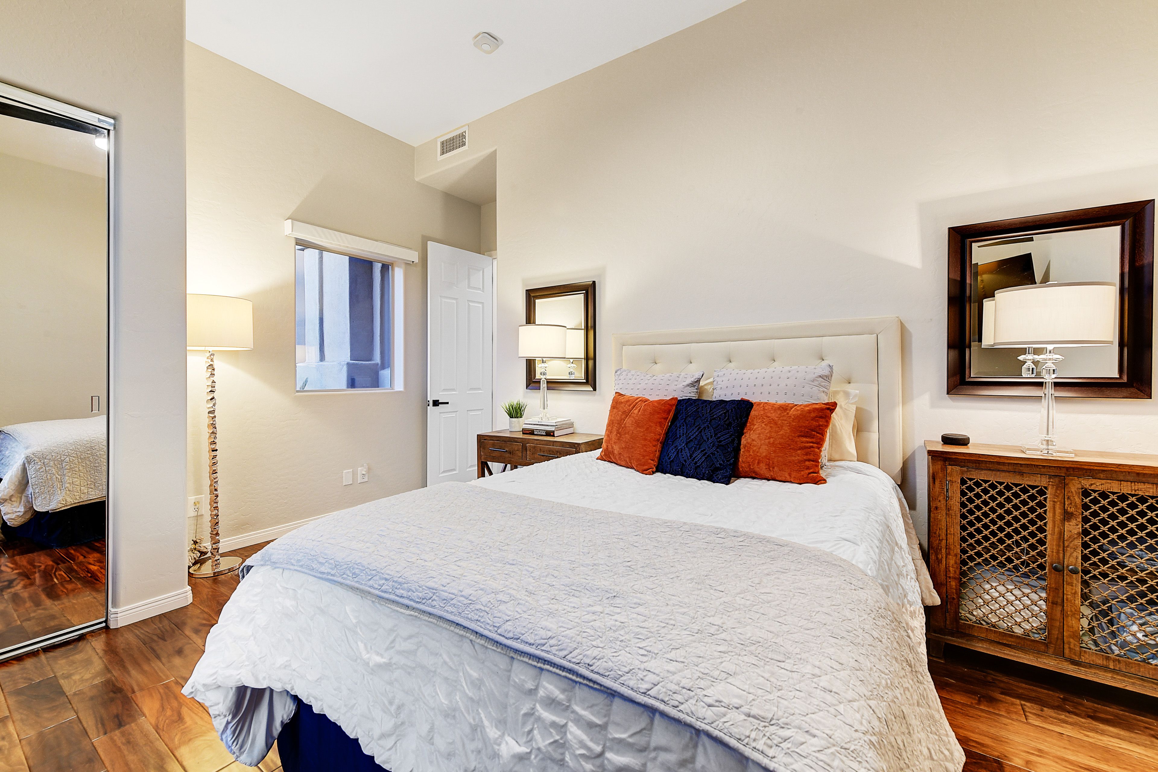 Bedroom 2 | Queen Bed