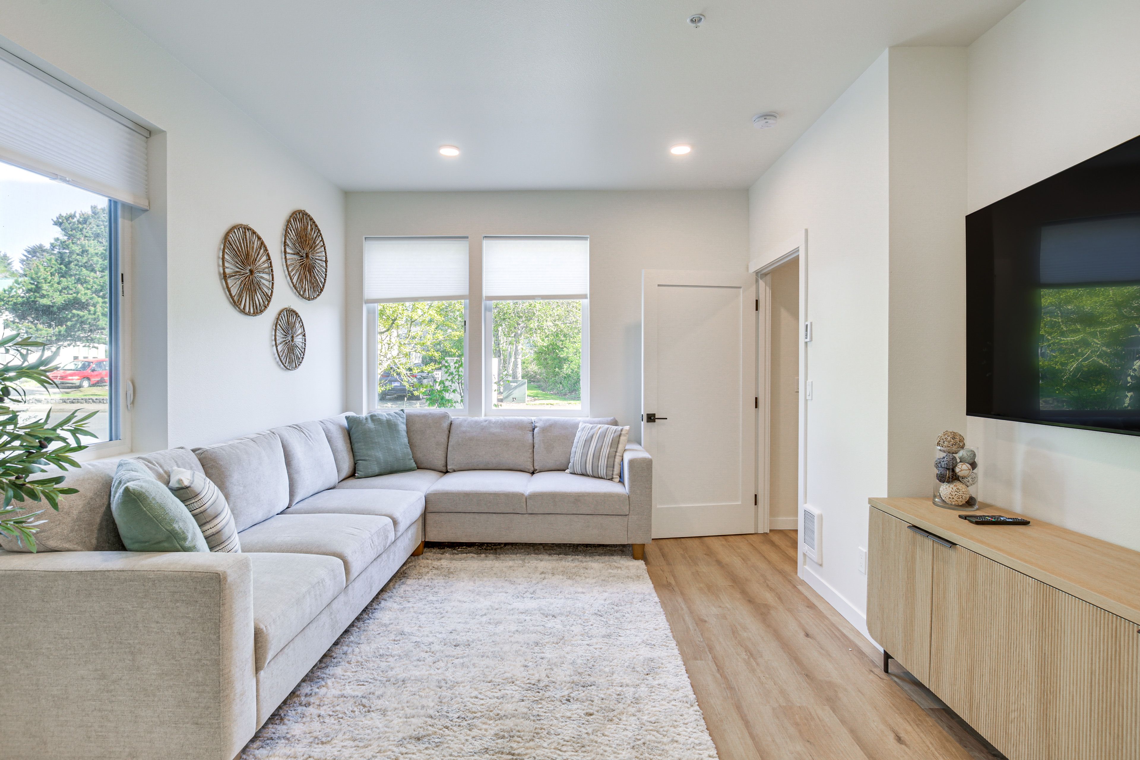 Lincoln City Vacation Rental | 2BR | 2.5BA | 1,350 Sq Ft | Stairs Required