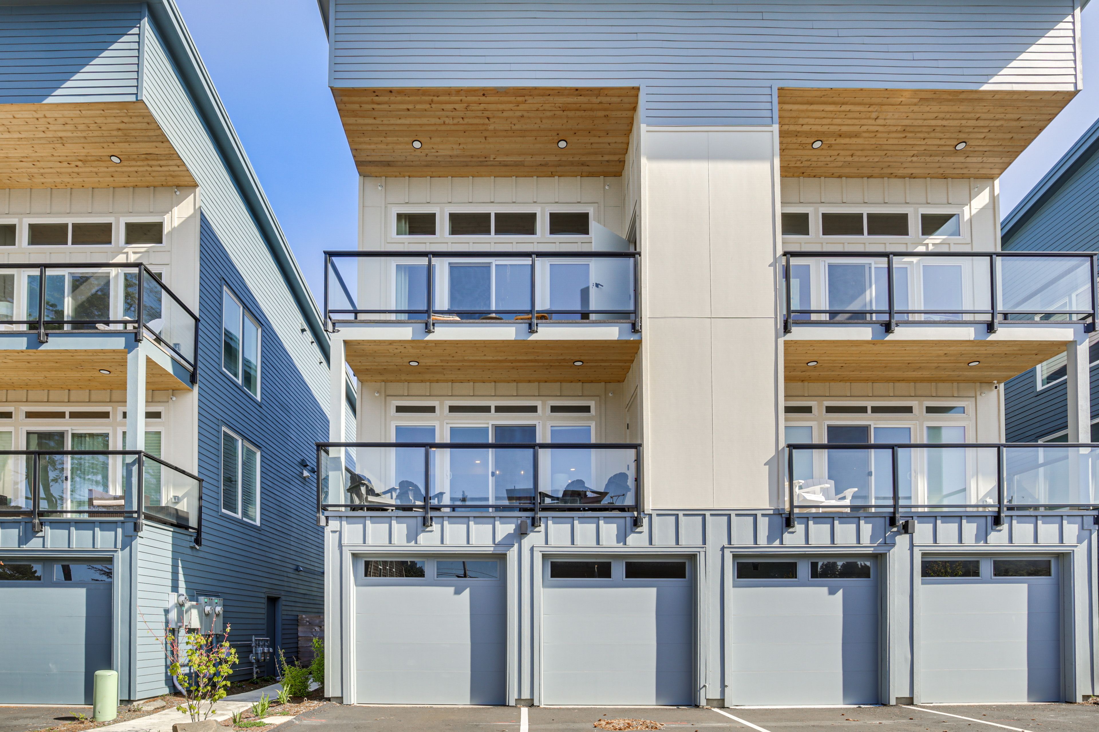 Parking | Garage (1 Vehicle) | Driveway (1 Vehicle) | EV Charger