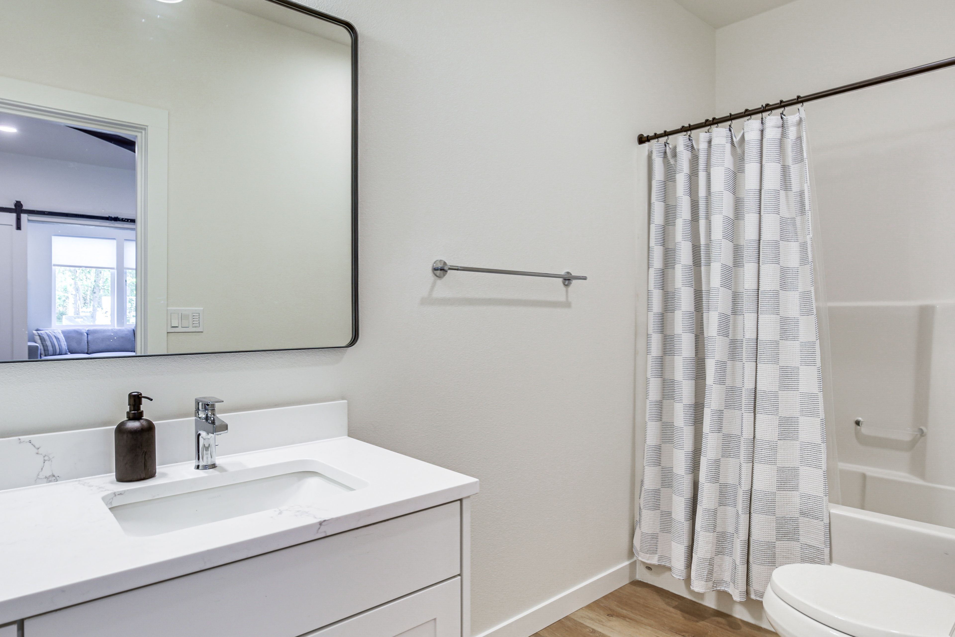 En-Suite Bathroom | Towels Provided | 2nd Floor
