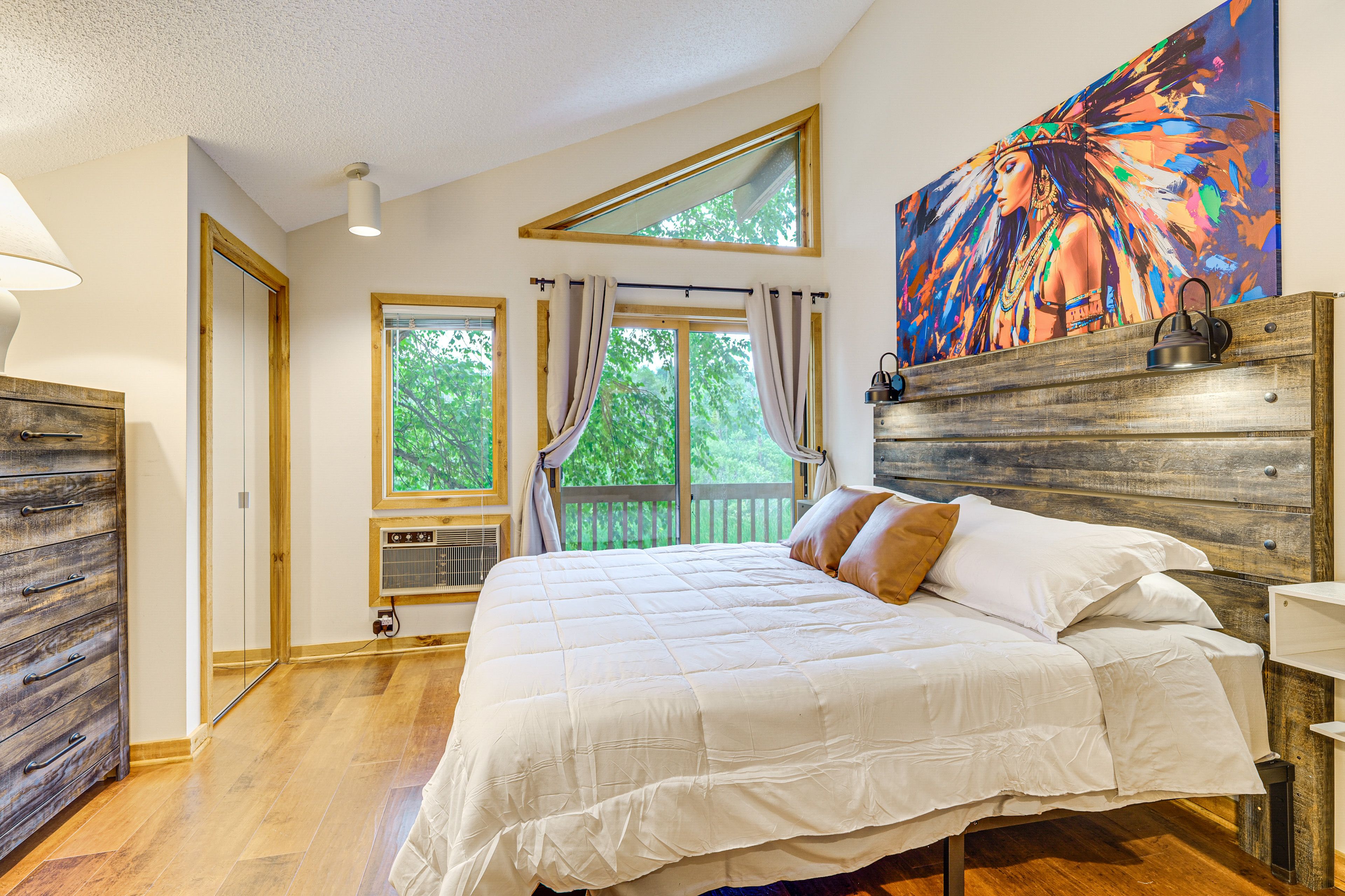 Bedroom 1 | King Bed