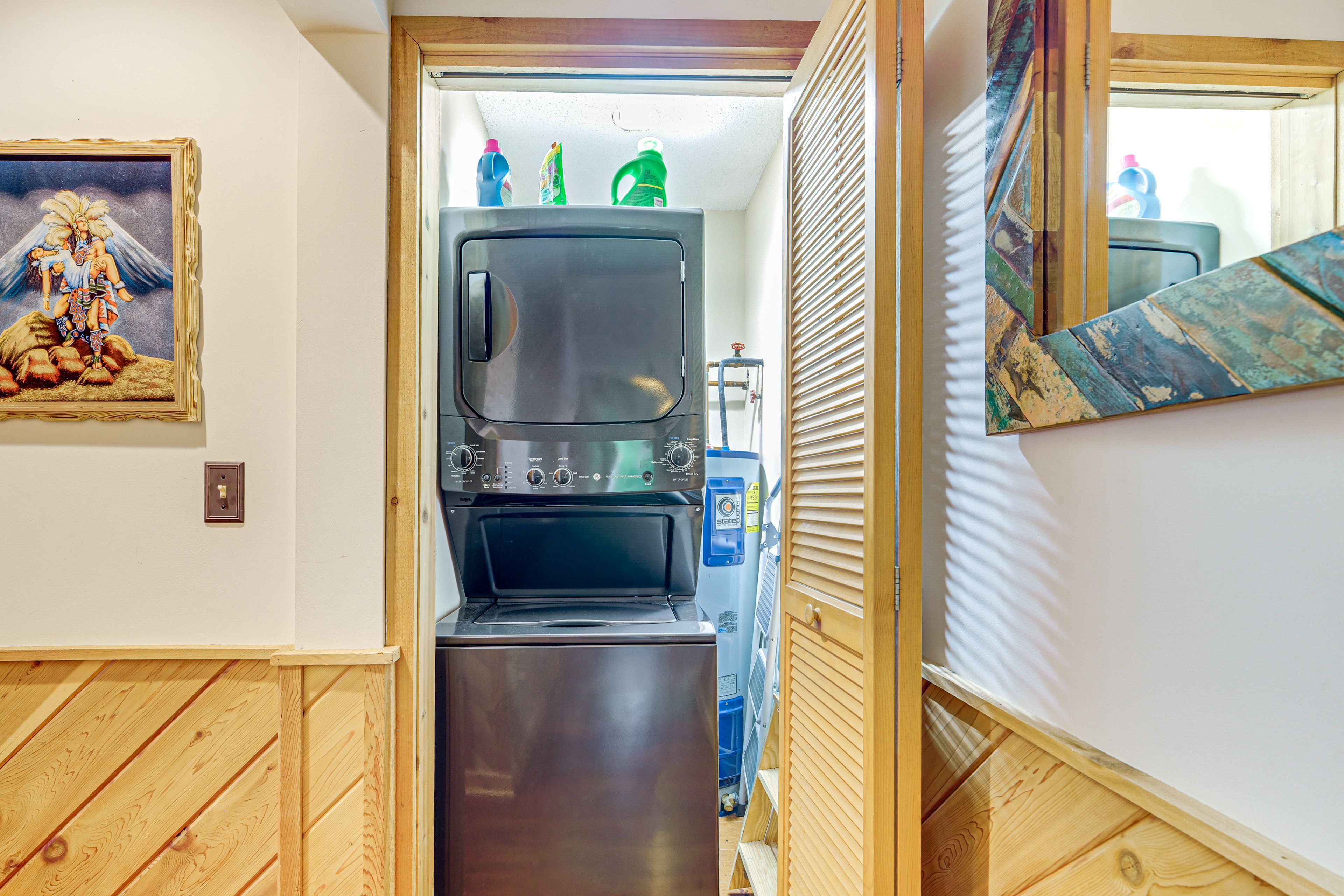 Laundry Closet | Washer/Dryer