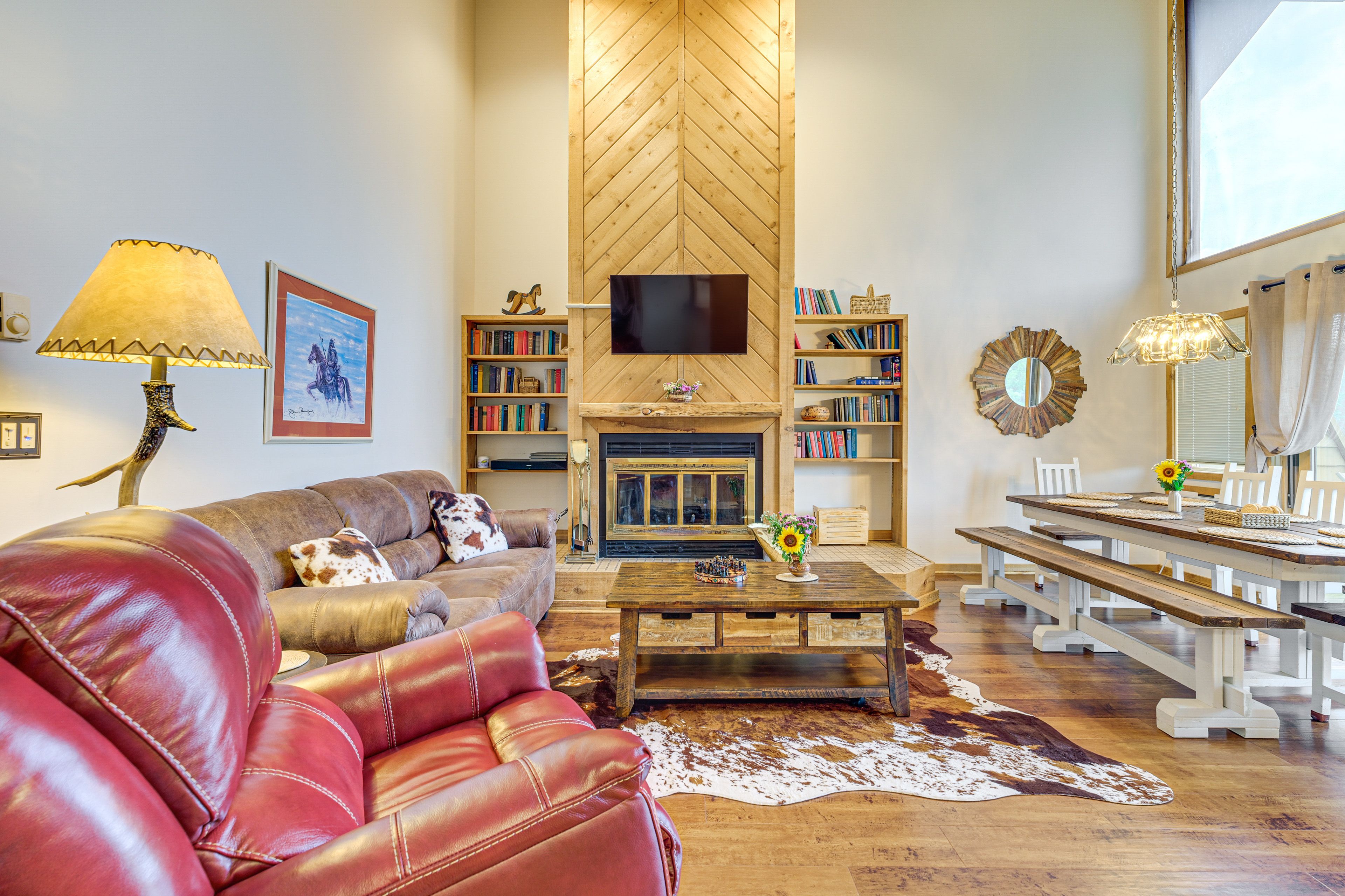 Living Room | Queen Sleeper Sofa | Smart TV | Books | Fireplace