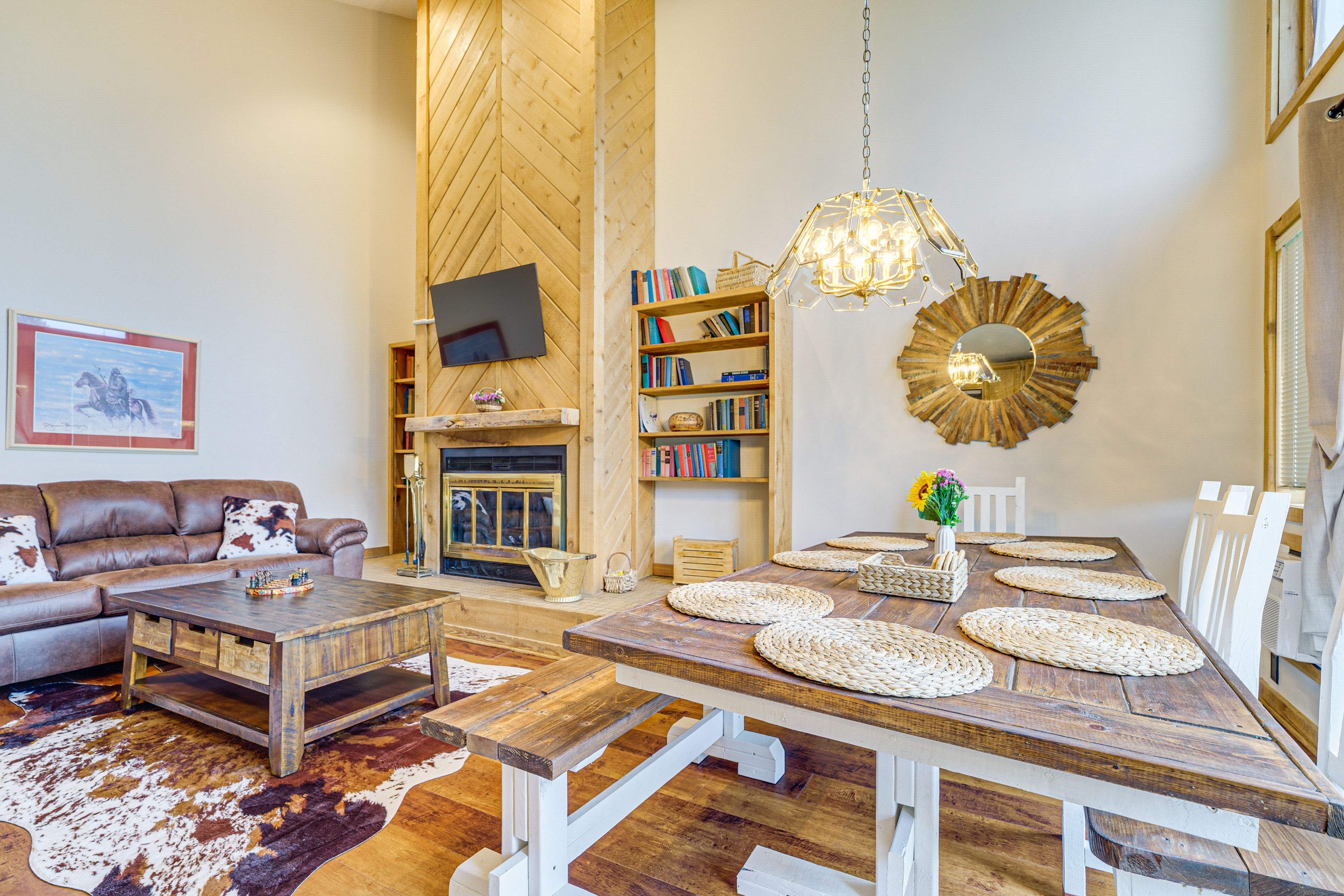 Dining Area | Dishware/Flatware