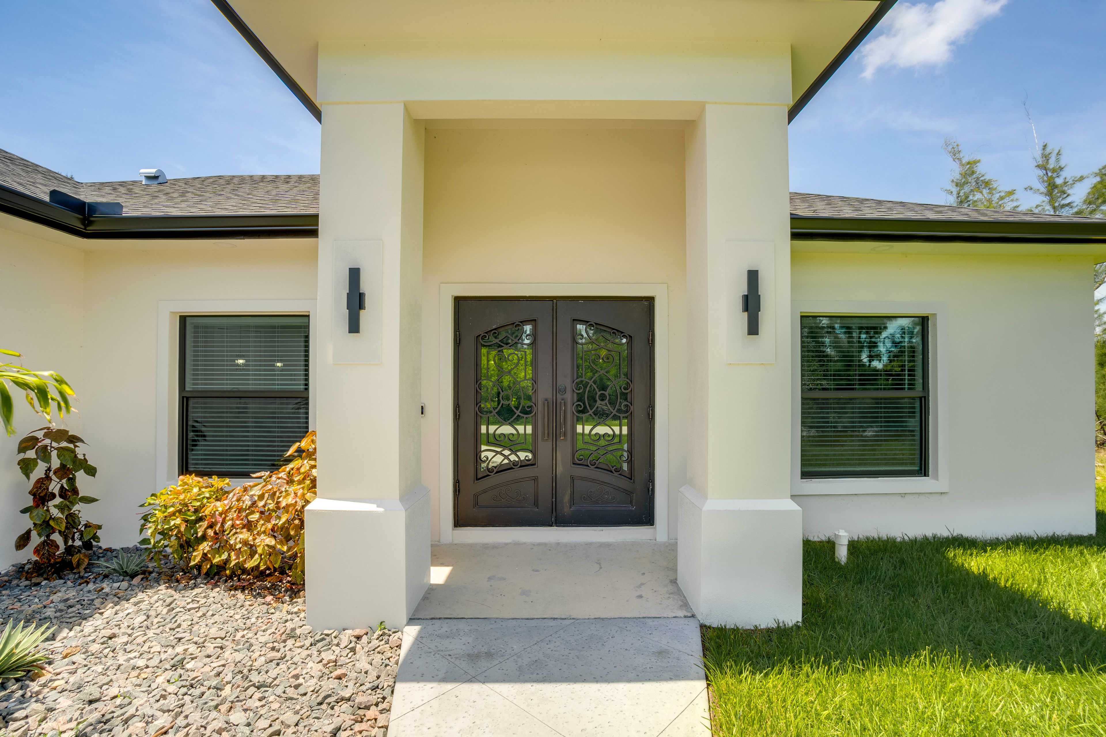 Exterior | Entryway