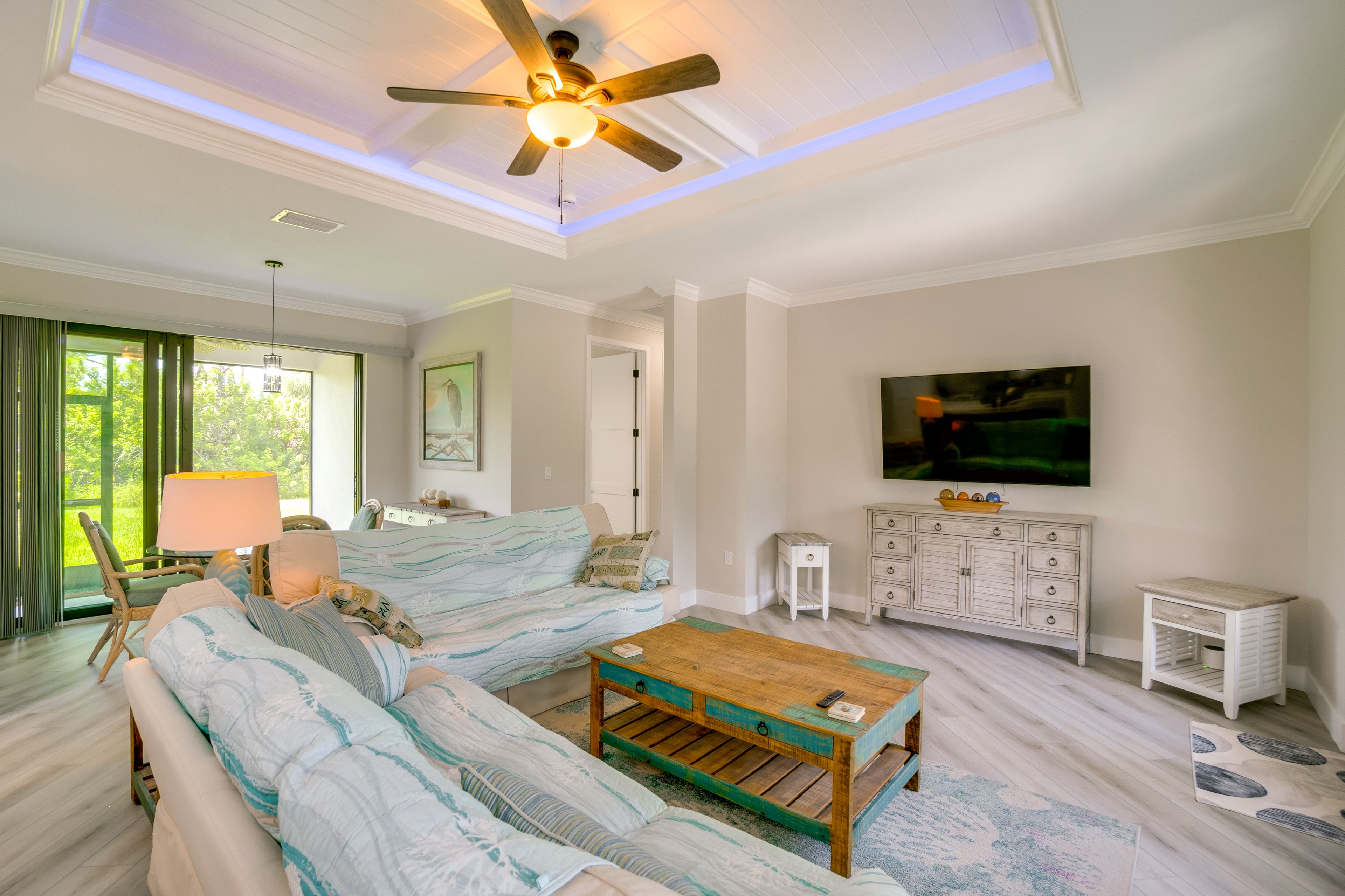 Living Room | Flat-Screen TV | Central Heating & A/C | Free WiFi